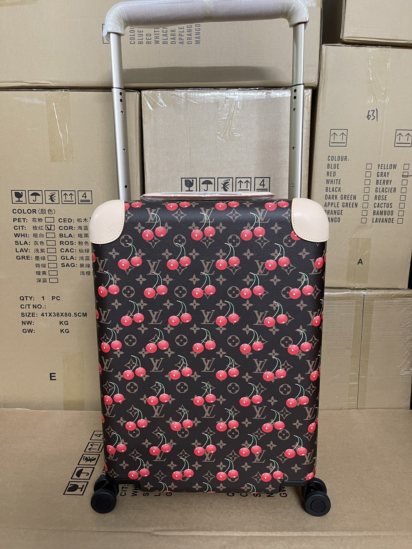 Luxury Louis Vuitton Luggage Set with Unique Features and Style - 图片 3