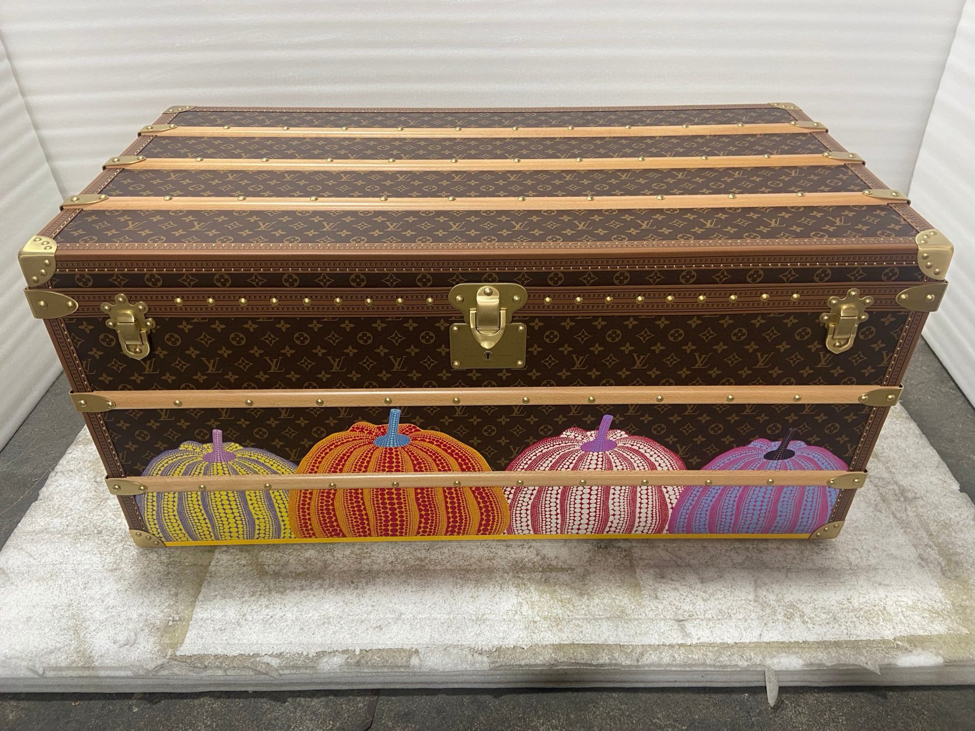 NO:617263,pumpkin coffee table,19860909南瓜茶几,,luggage
