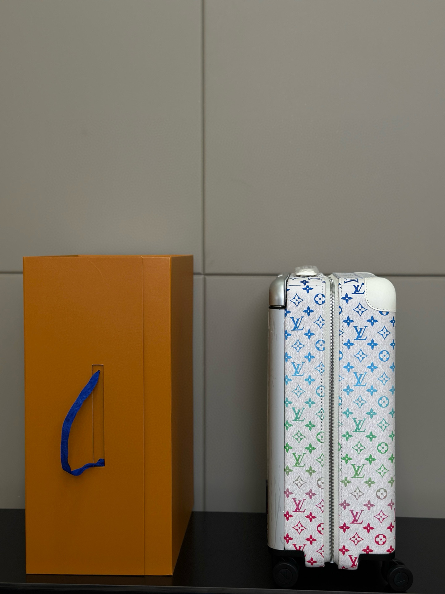 Luxury Louis Vuitton Travel Box with Unique Features and Customization Options - 图片 4