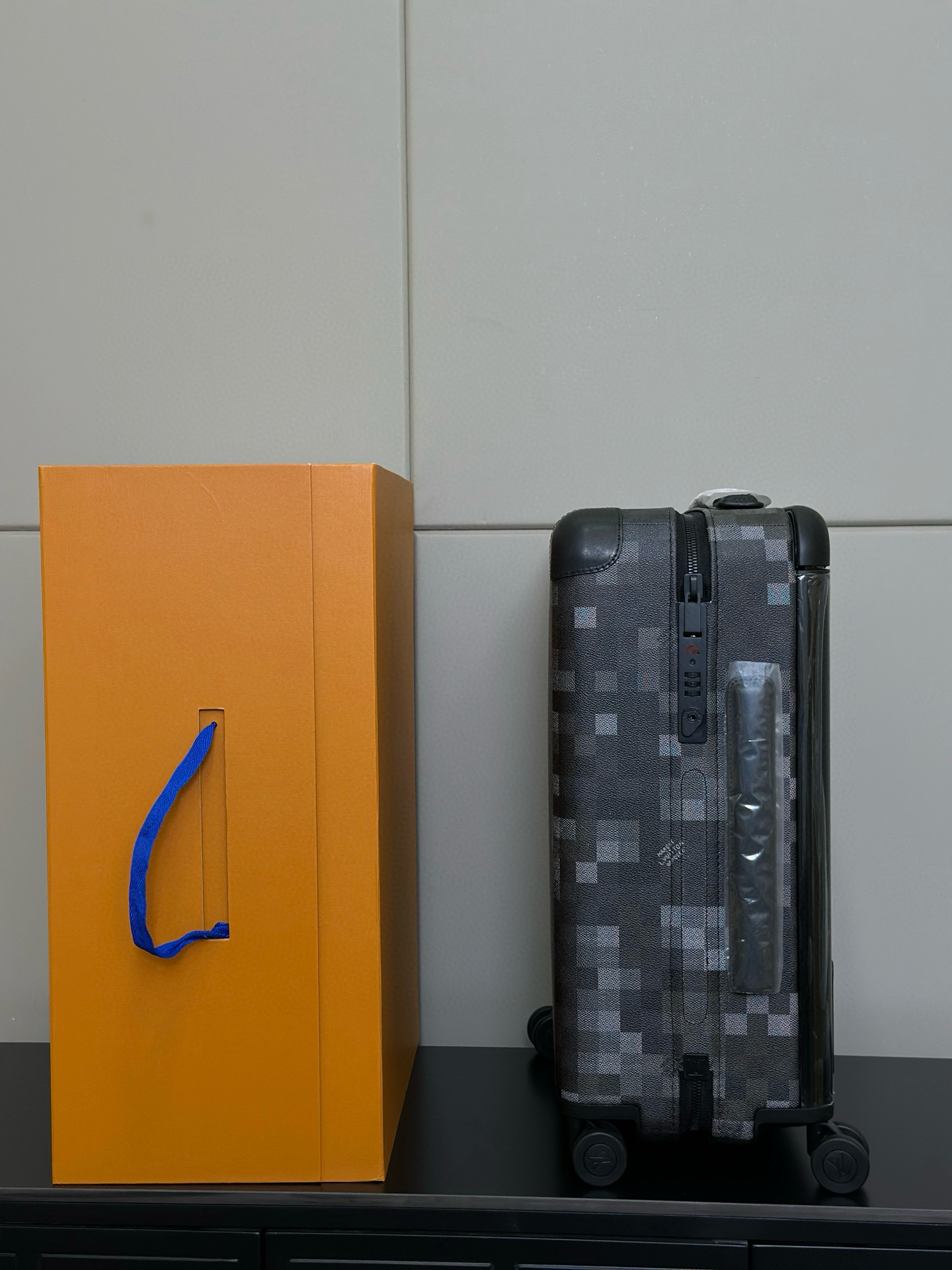 Luxury Travel Luggage Set by Louisv.D: Features and Specifications - 图片 4
