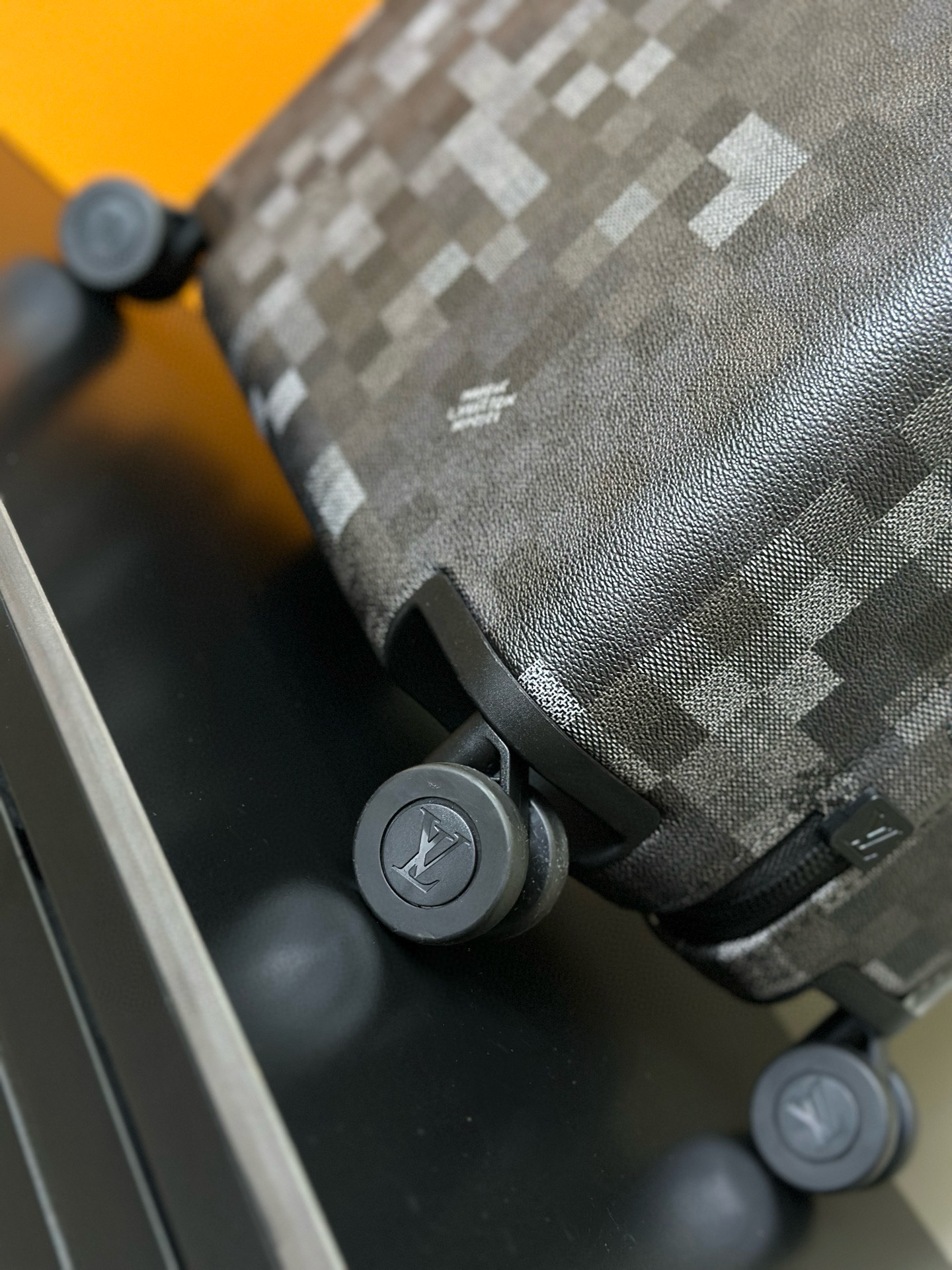 Luxury Travel Luggage Set by Louisv.D: Features and Specifications - 图片 7
