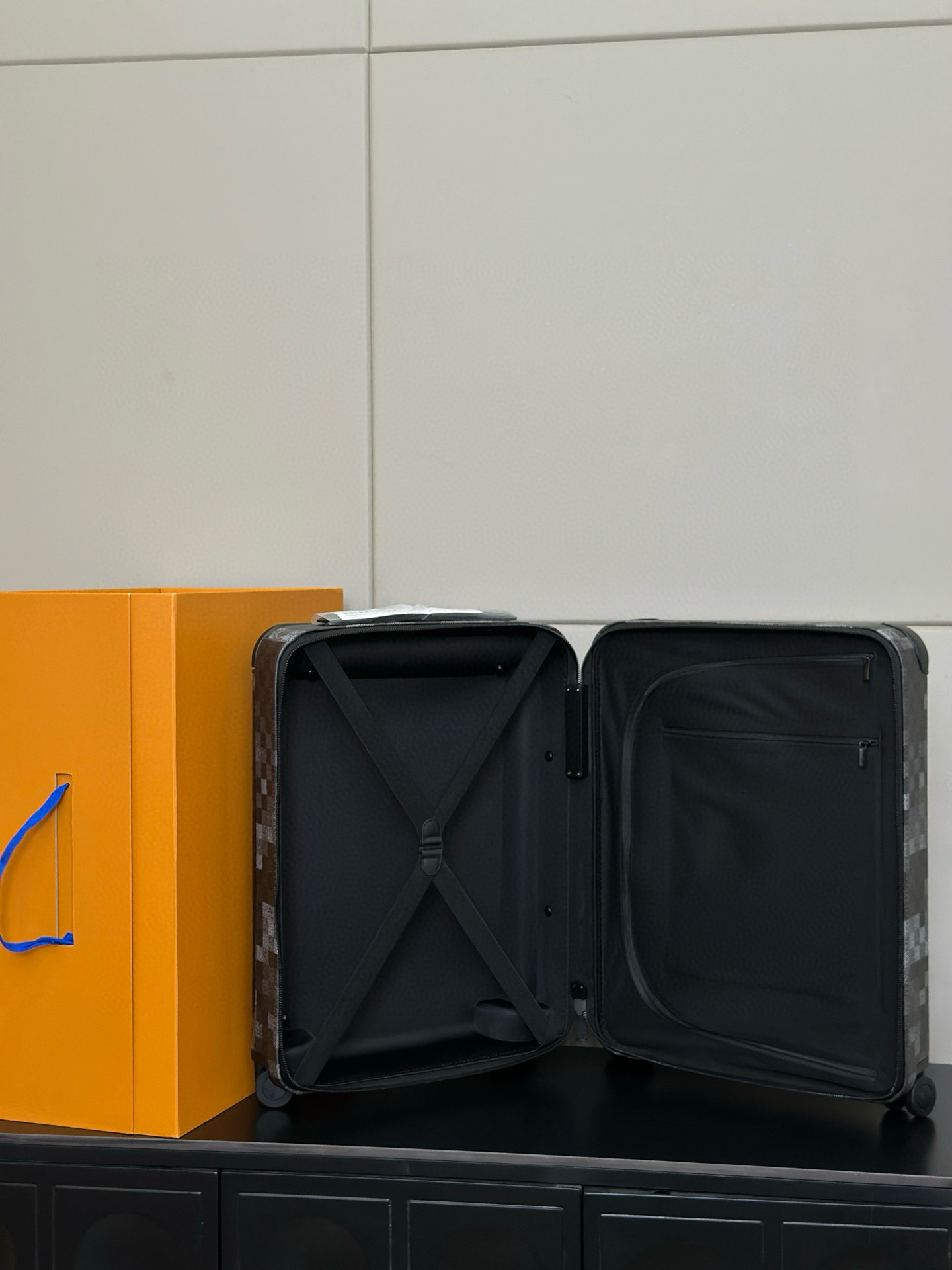 Luxury Travel Luggage Set by Louisv.D: Features and Specifications - 图片 6