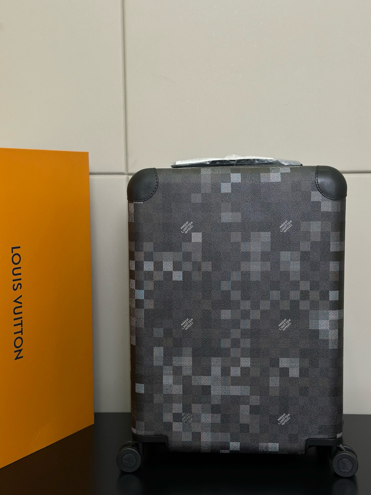 Luxury Travel Luggage Set by Louisv.D: Features and Specifications