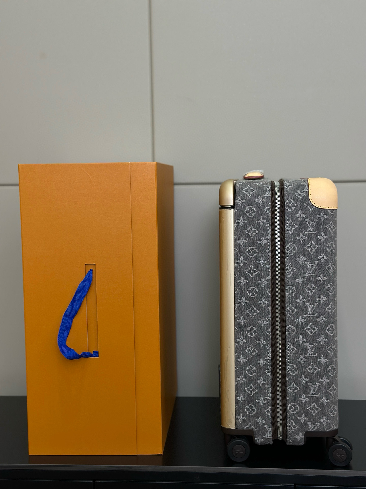 Luxury Louis Vuitton Ass Pole Box: Features and Dimensions of High-End Travel Gear - 图片 6