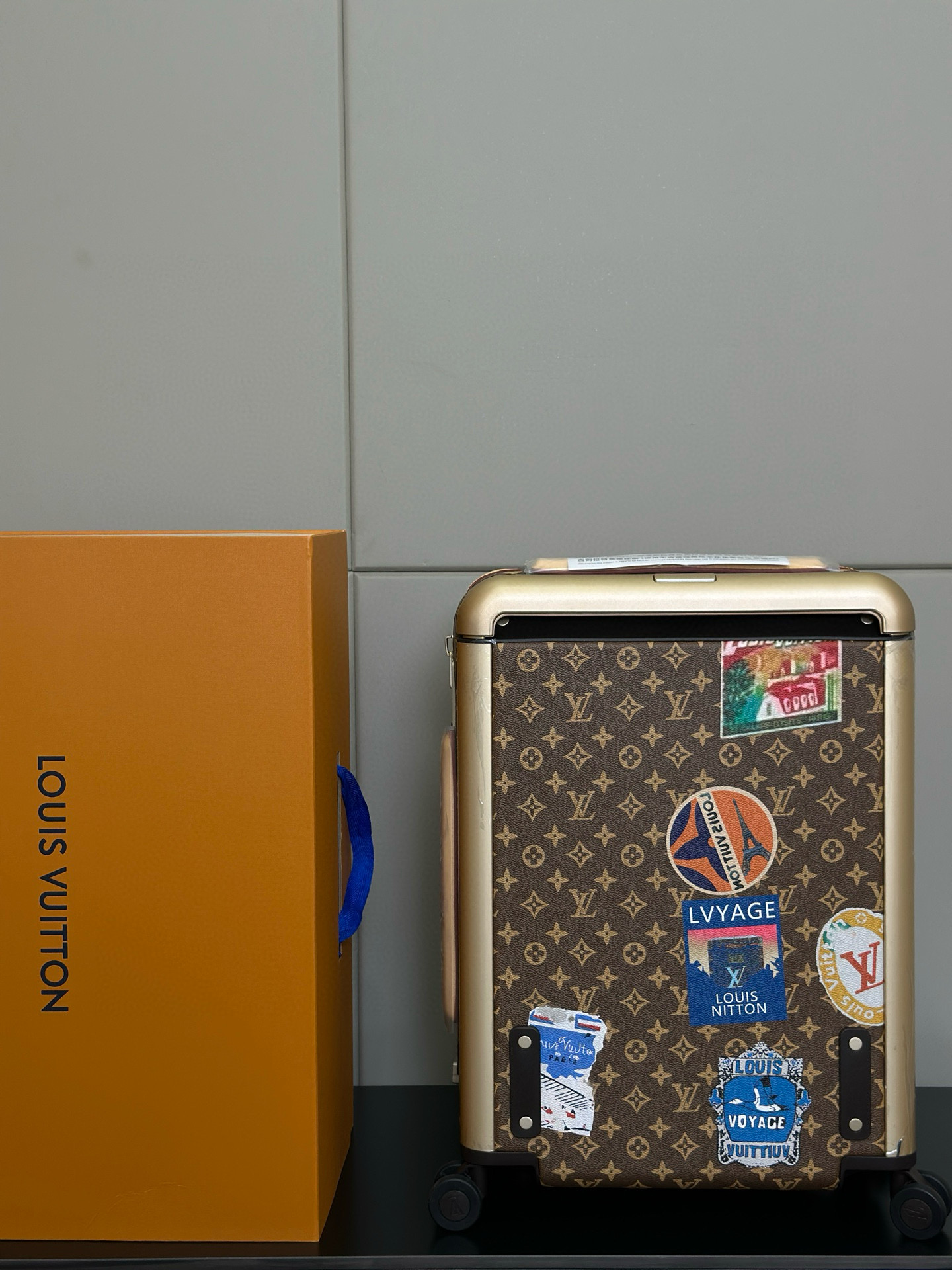 Luxury Louis Vuitton Travel Bag with Unique Features and Stylish Design - 图片 2