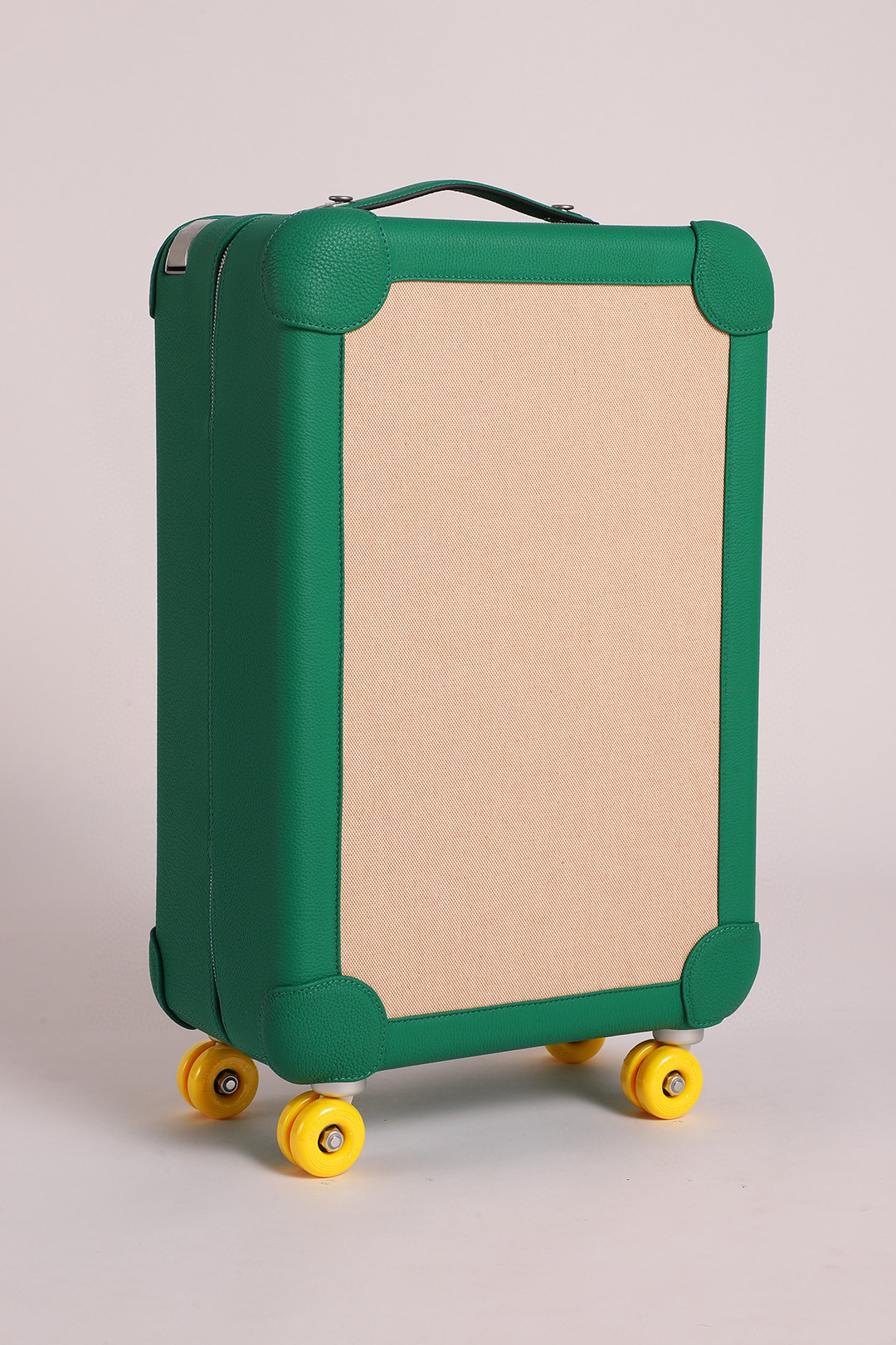 R.M.S. Elmar S. Travel Van: Versatile Luggage Solution for $150,000 - 图片 6