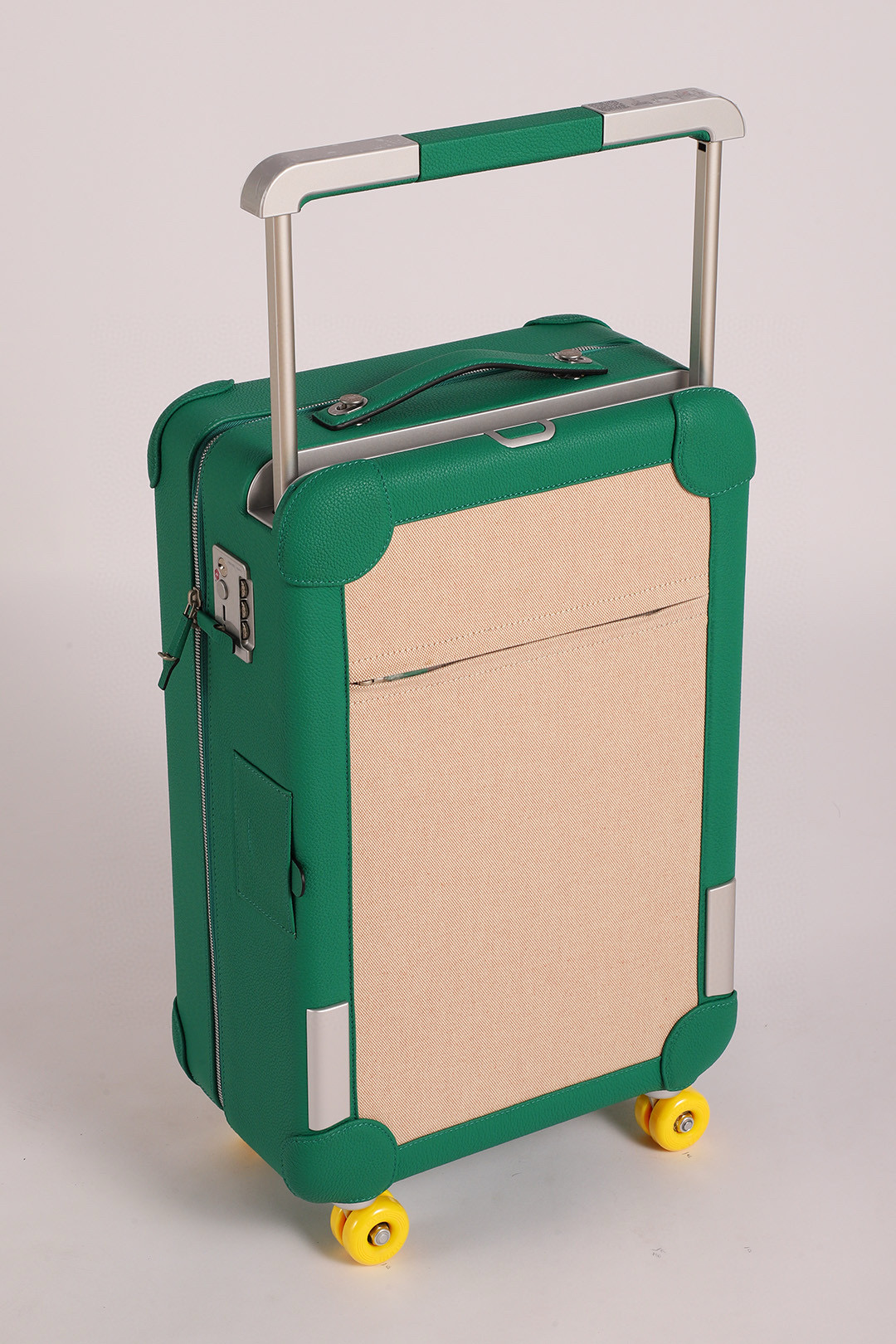 R.M.S. Elmar S. Travel Van: Versatile Luggage Solution for $150,000 - 图片 4