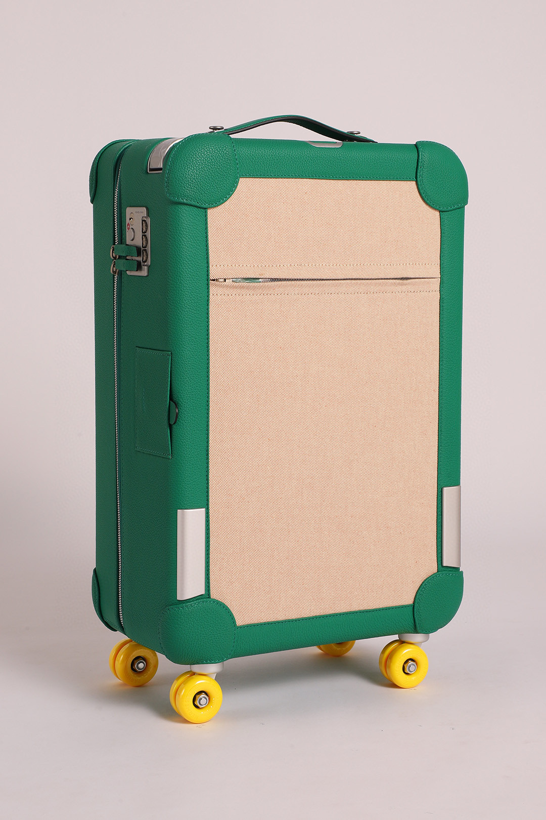 R.M.S. Elmar S. Travel Van: Versatile Luggage Solution for $150,000 - 图片 5