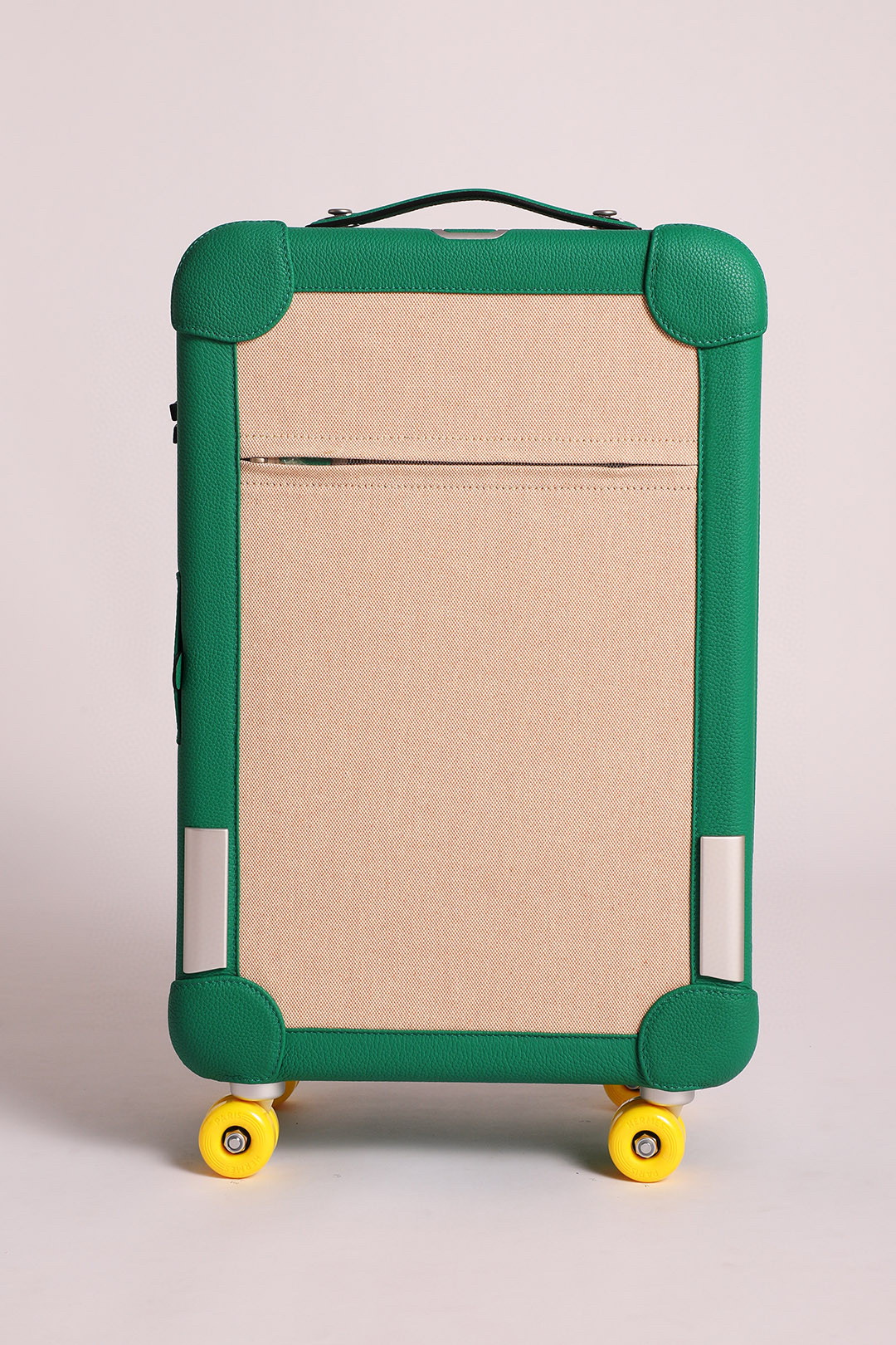 R.M.S. Elmar S. Travel Van: Versatile Luggage Solution for $150,000 - 图片 2