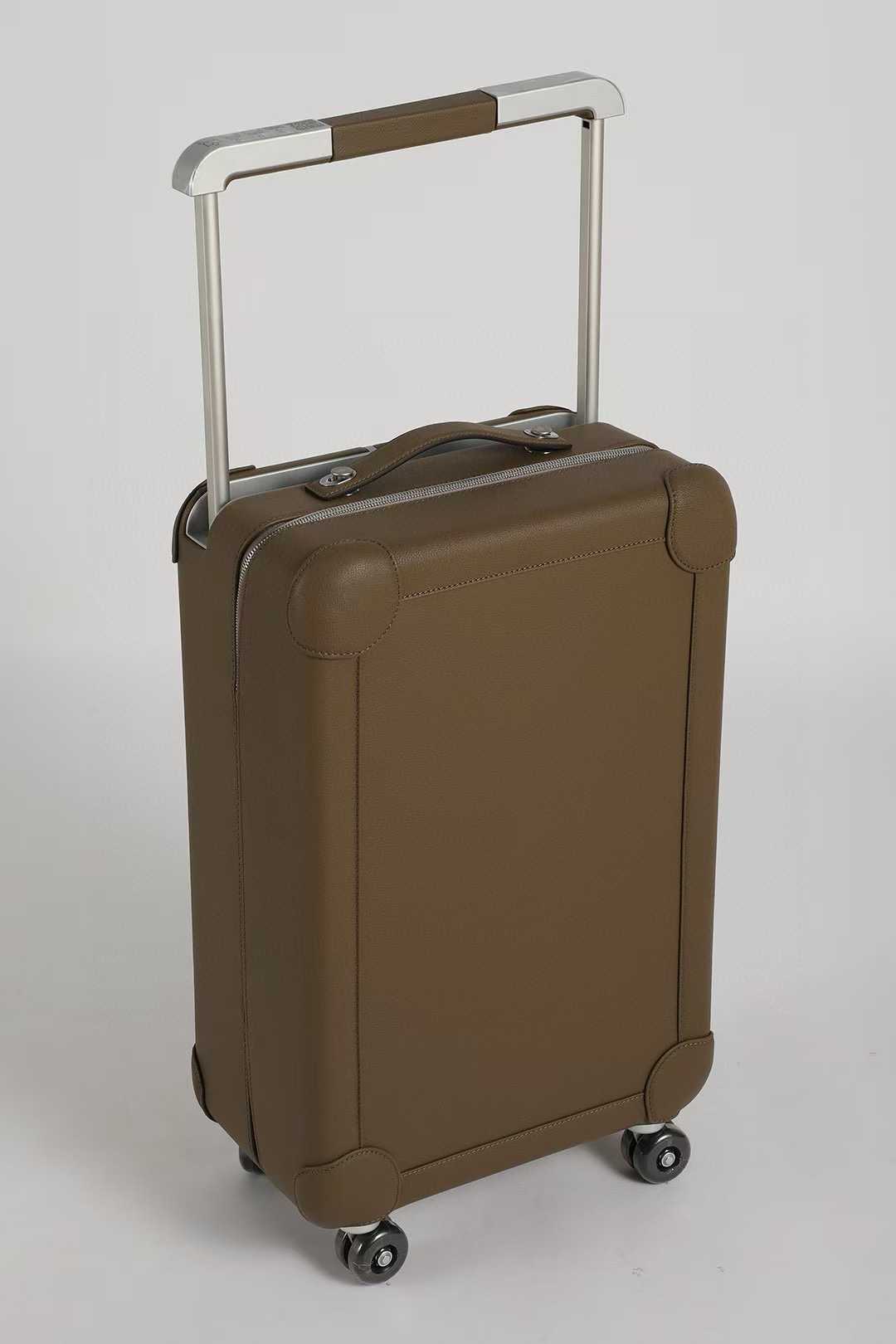R.M.S. Elmar S. Travel Van: Stylish Luggage Solutions for Your Journey - 图片 4