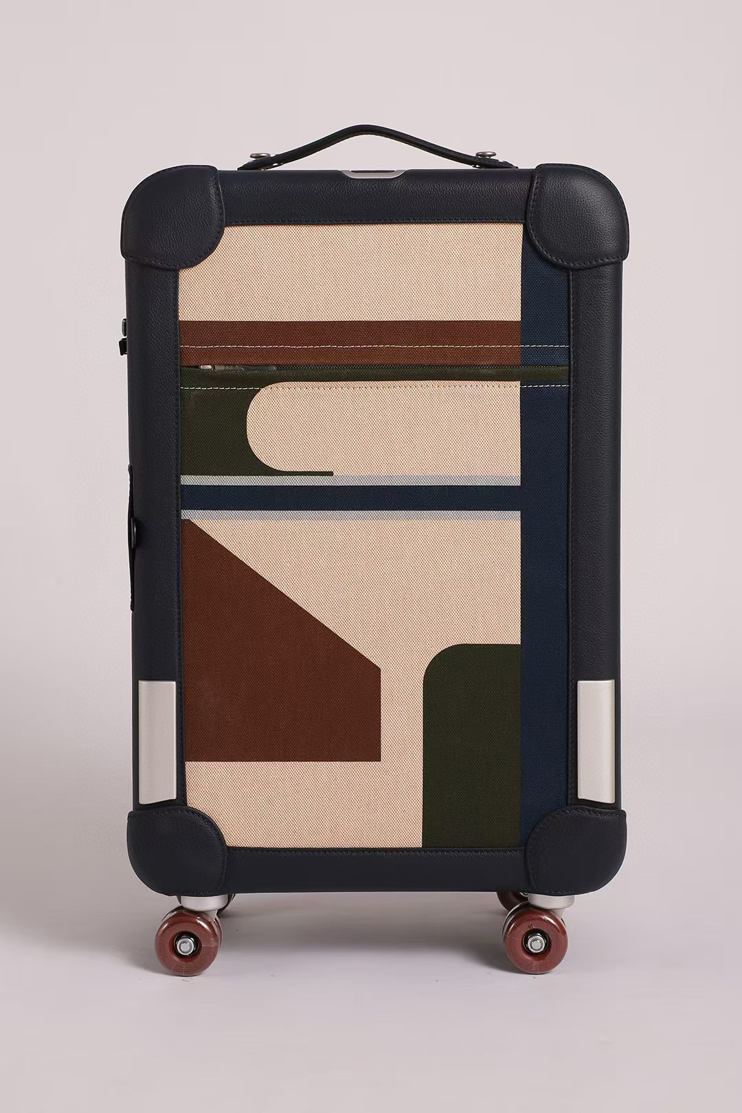 R.M.S. Elmar S. Travel Boxes: Stylish, Durable, and Spacious for $150,000 - 图片 6