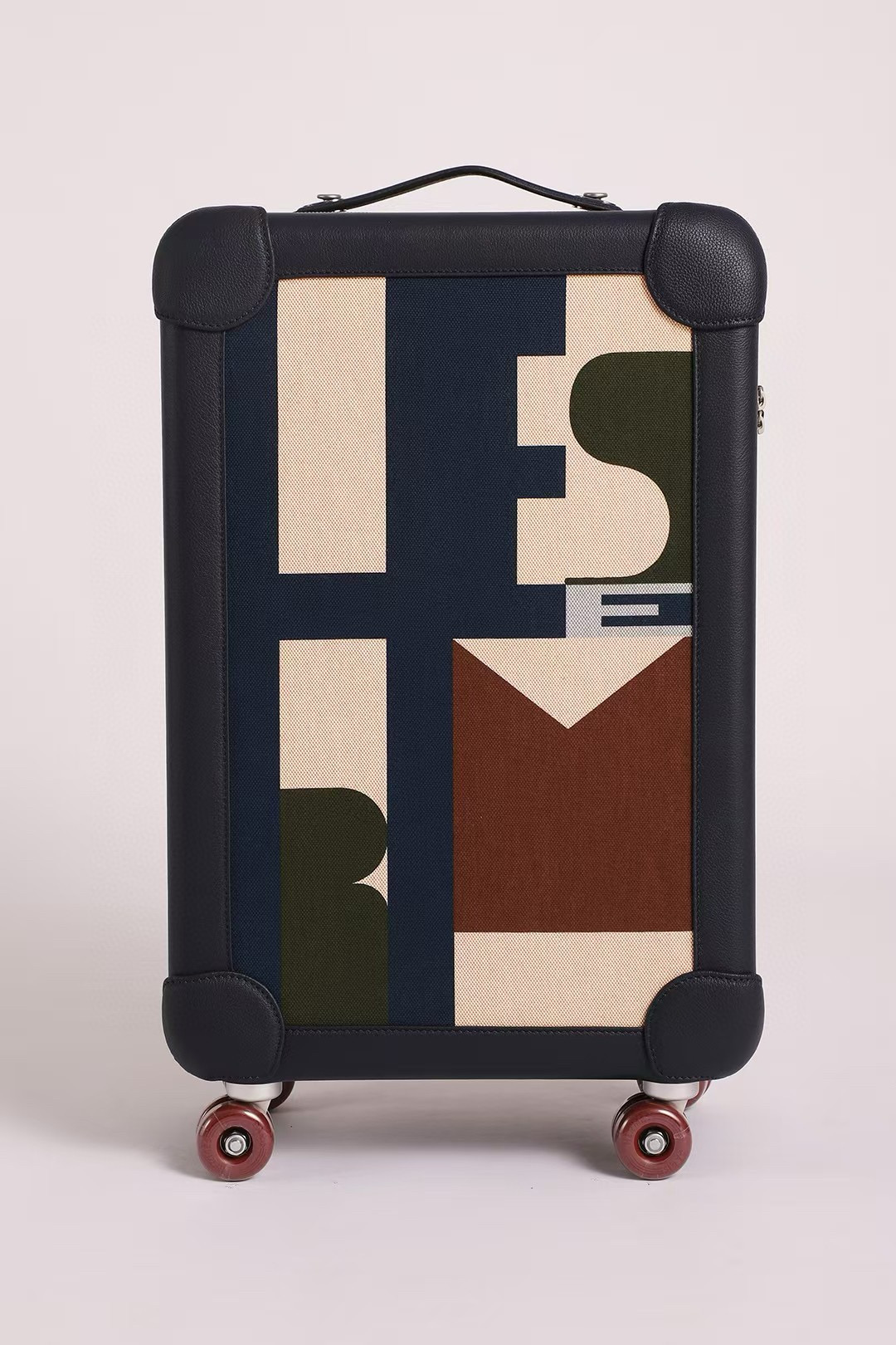 R.M.S. Elmar S. Travel Boxes: Stylish, Durable, and Spacious for $150,000 - 图片 5