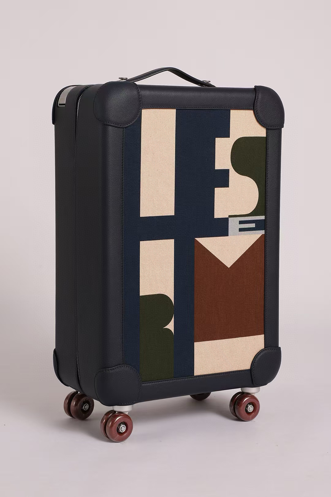 R.M.S. Elmar S. Travel Boxes: Stylish, Durable, and Spacious for $150,000 - 图片 1
