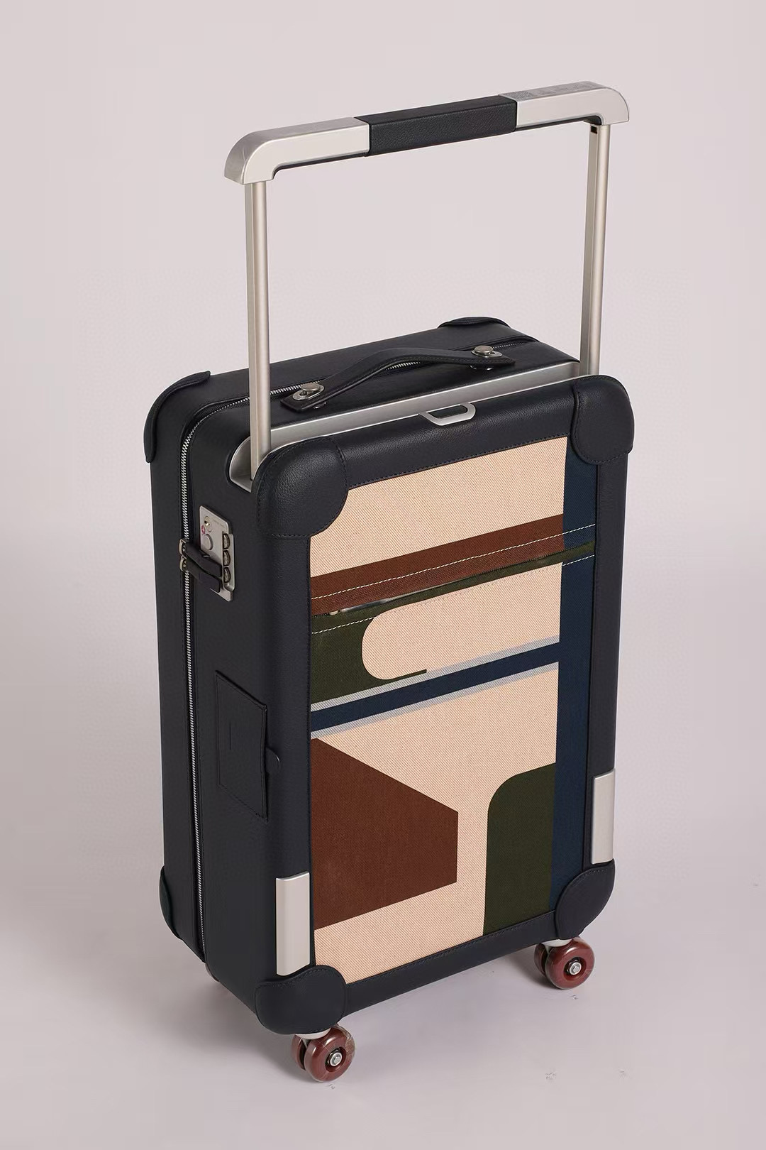 R.M.S. Elmar S. Travel Boxes: Stylish, Durable, and Spacious for $150,000 - 图片 4