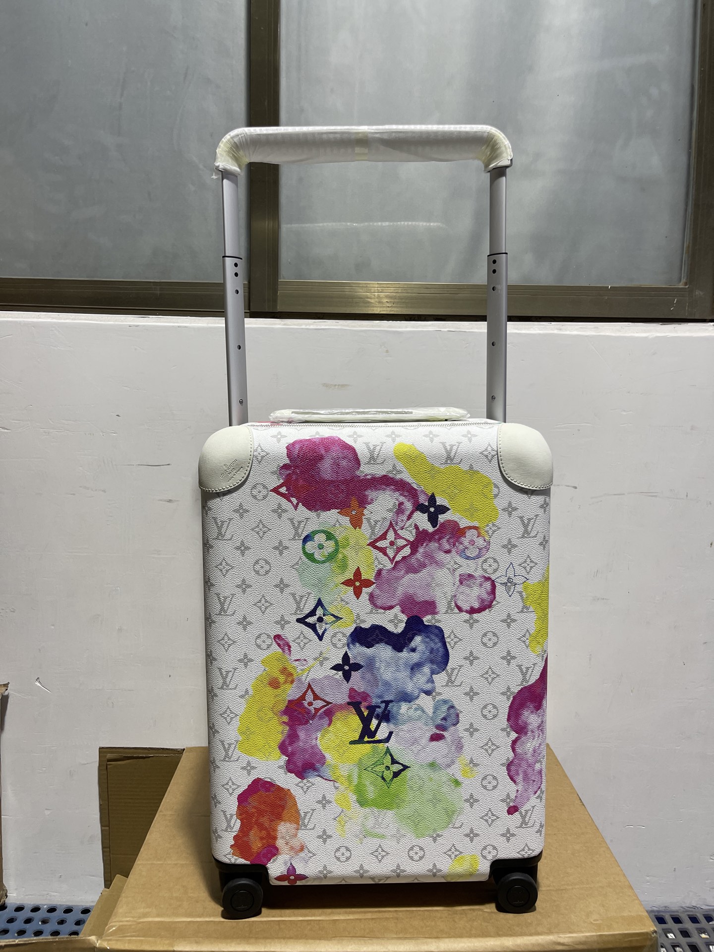 R.M.S. Elmar S. Travel Van: Versatile Luggage Solution for $150,000 - 图片 1