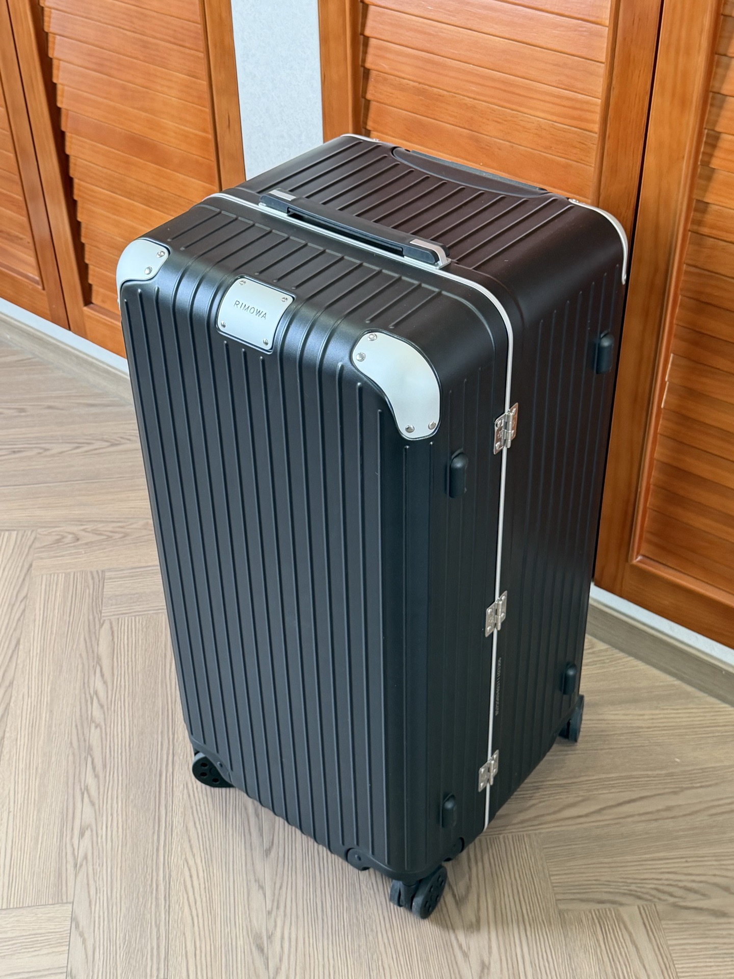 Rimowa Hybrid Black Standard travel