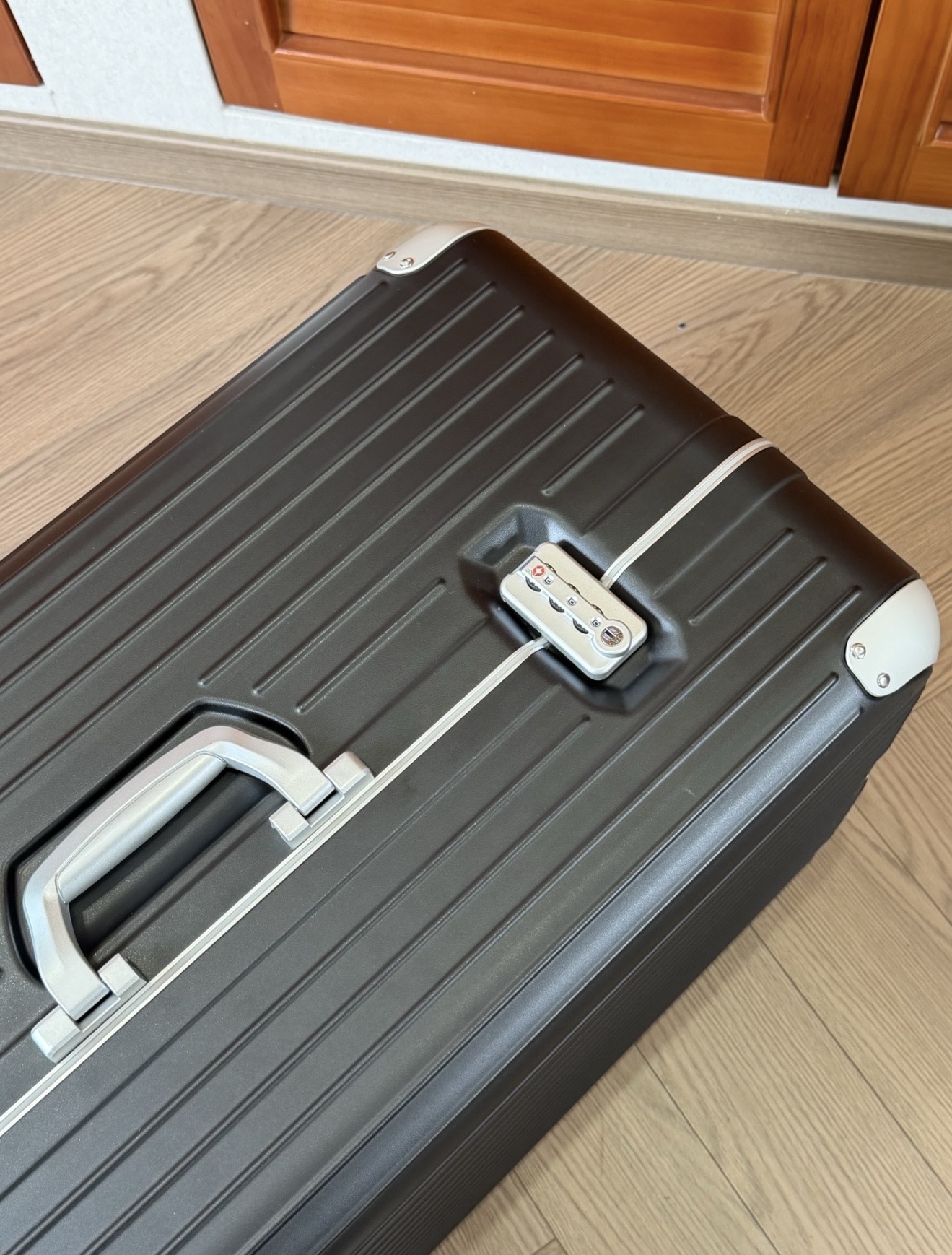 Rimowa Hybrid Black Standard travel