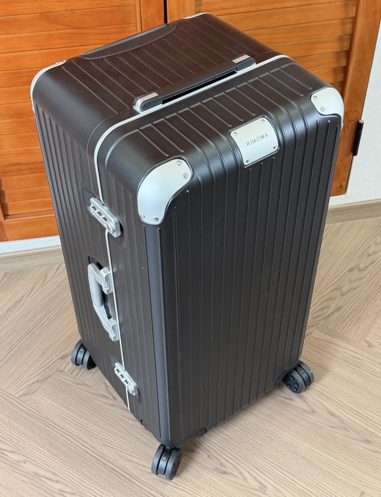 Rimowa Hybrid Black Standard travel