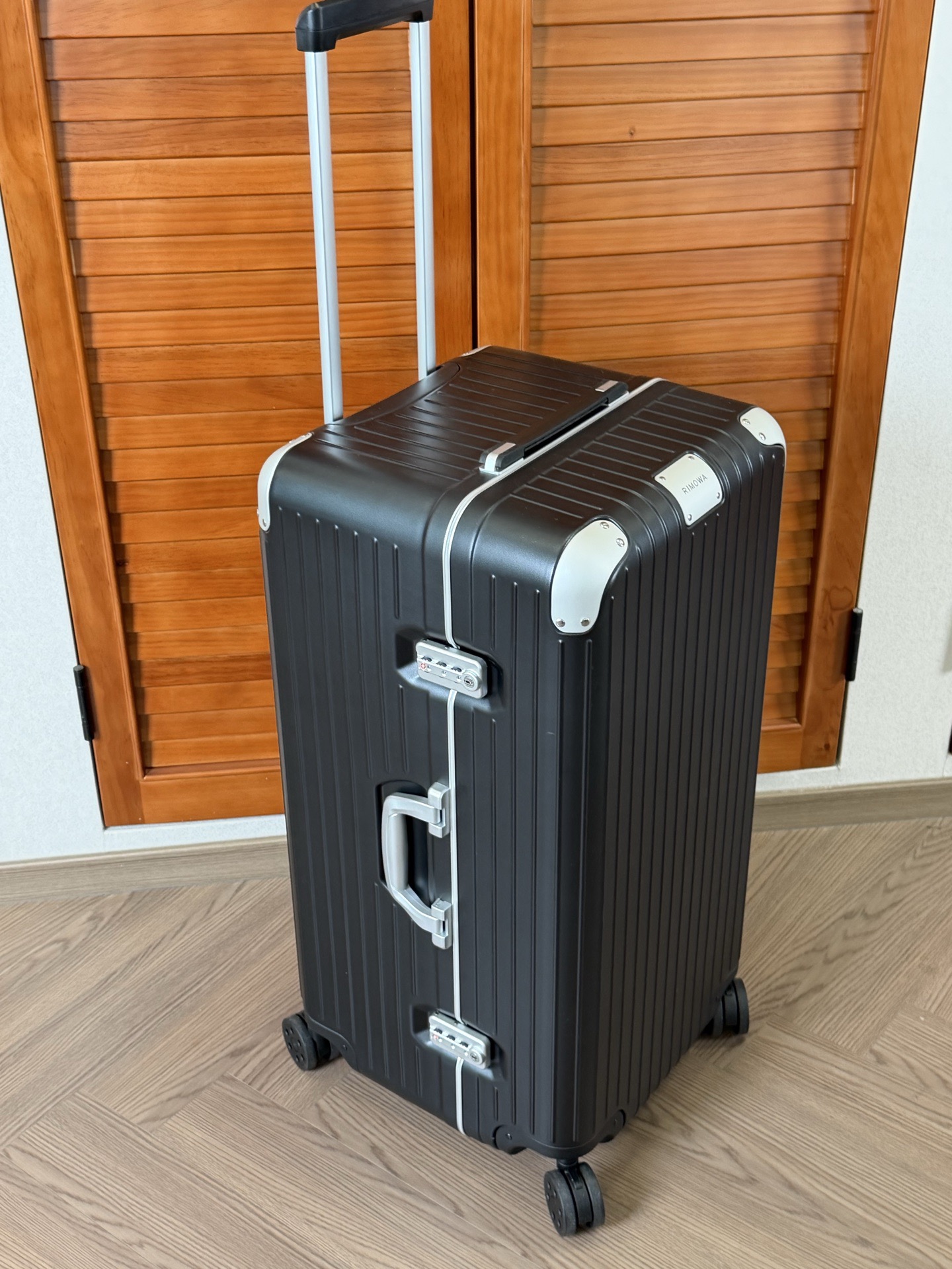 Rimowa Hybrid Black Standard travel