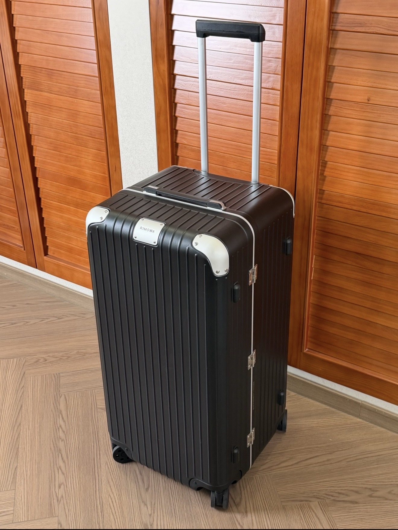 Rimowa Hybrid Black Standard travel