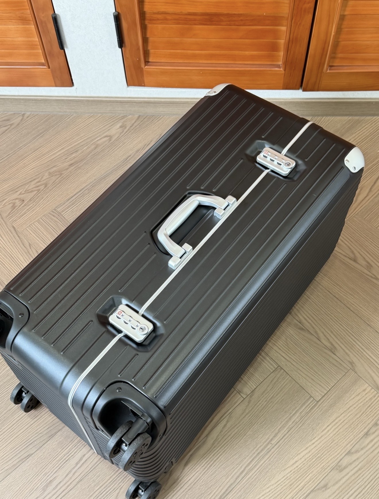 Rimowa Hybrid Black Standard travel