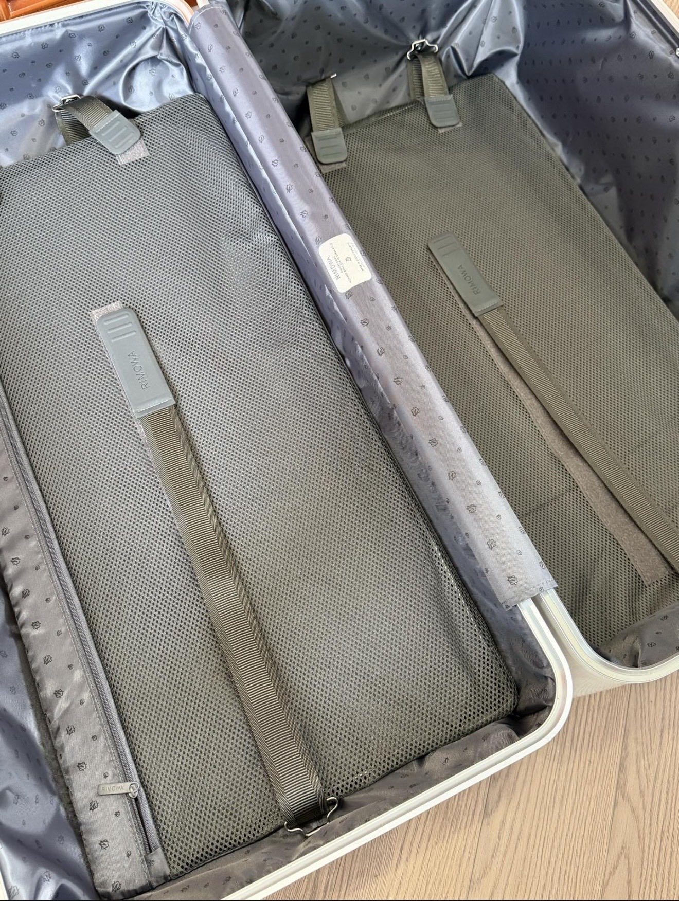 Rimowa Hybrid Black Standard travel