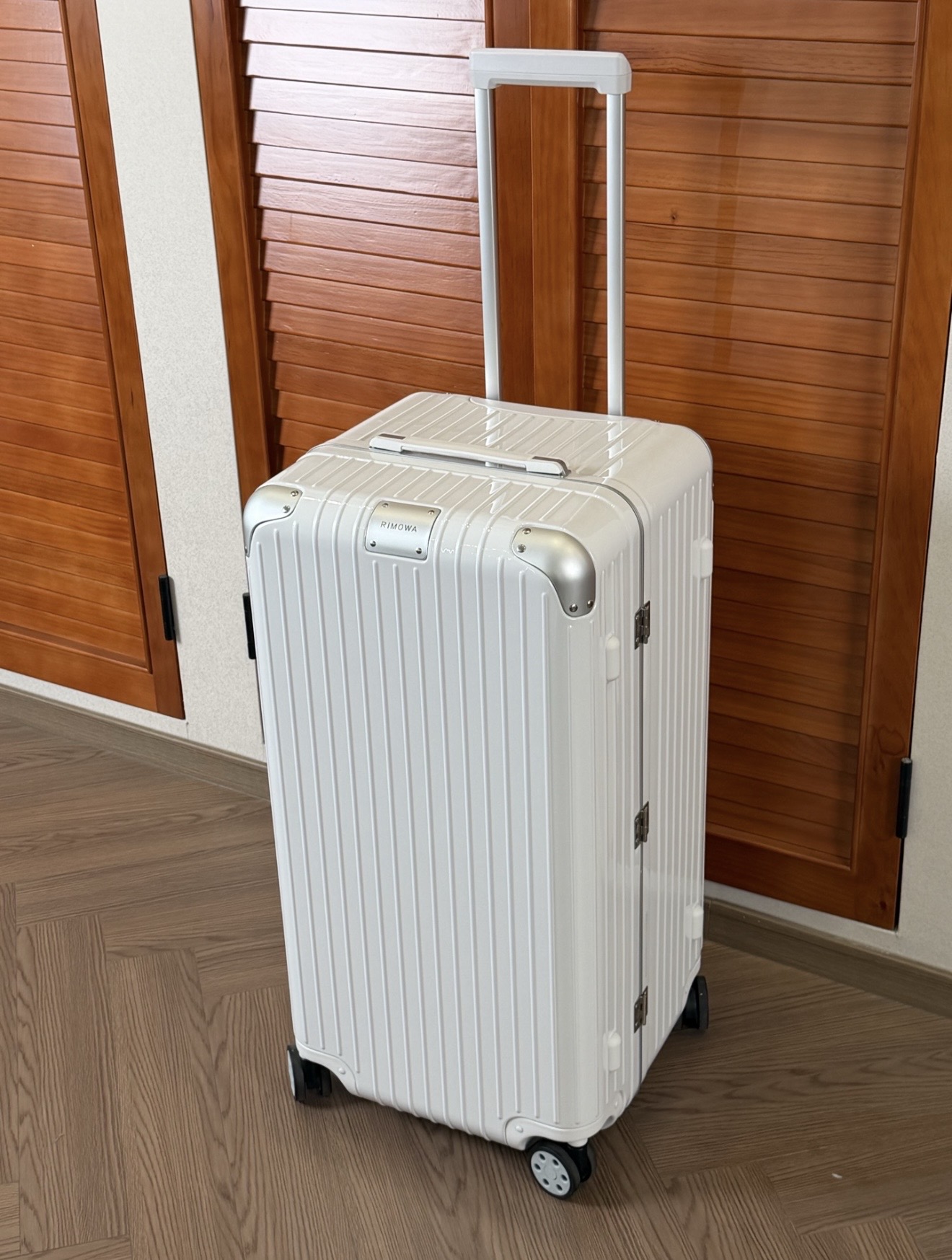 RIMOWA Hybrid White travel