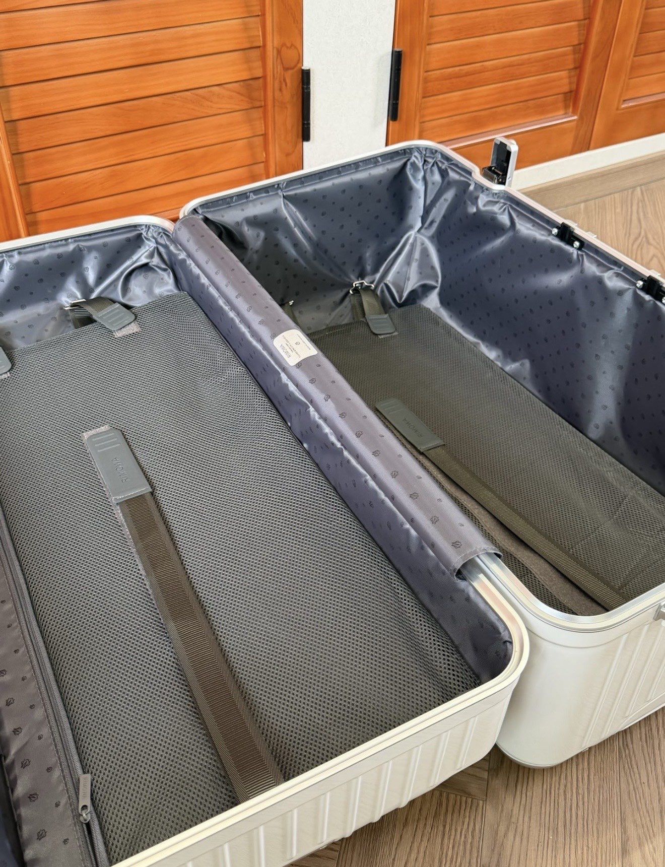 Rimowa Classic White Standard travel