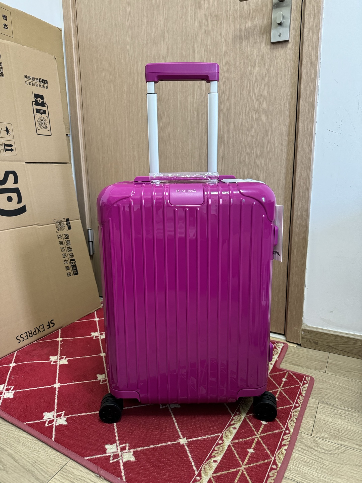 NO:879089,New colors are here, purple is here, the original ones are custom-made, and there is basically no color difference. We bought the genuine version, so we can place the order with confidence regarding the color.19860909新颜色来了,紫红色来了, 原版开模定制的,基本无色差,我们买了正品开的版,所以颜色上放心下单,,,luggage