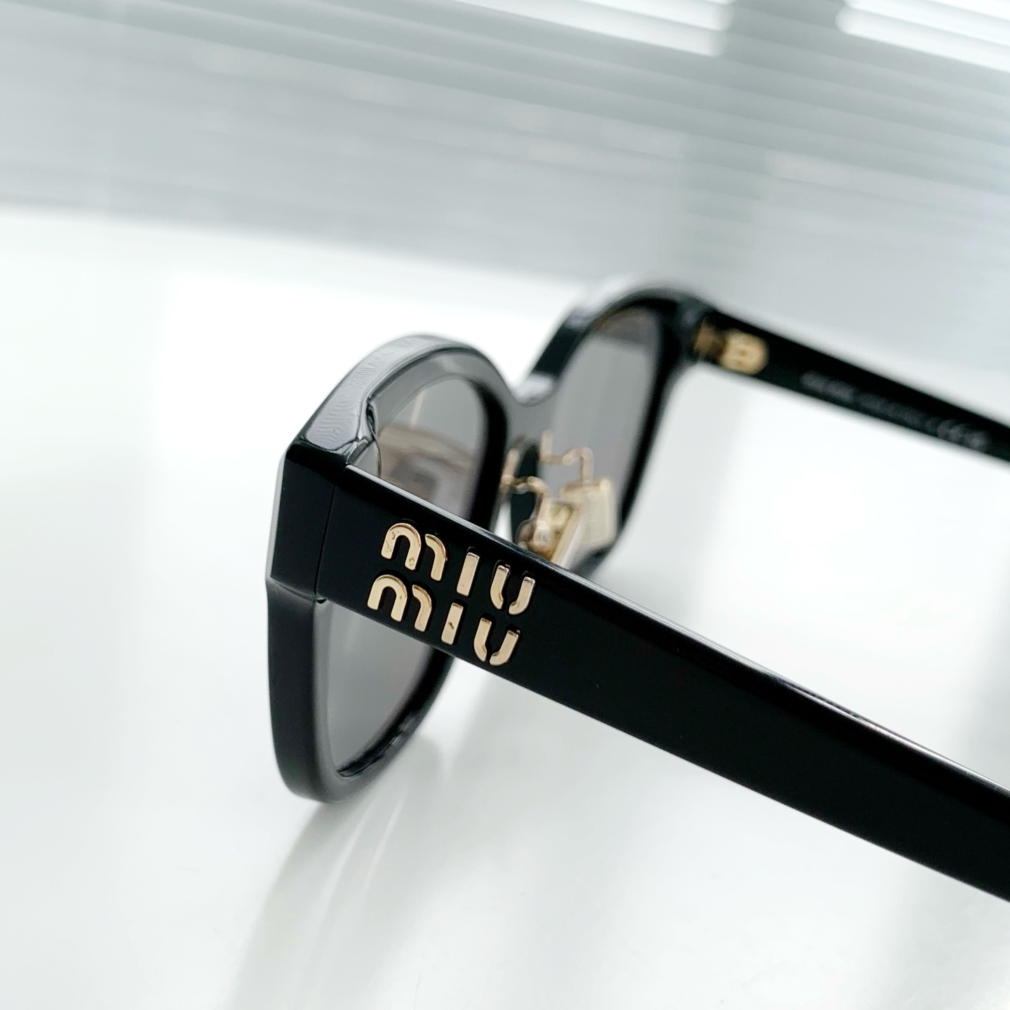 MIUMIU-型号：SMU01Z·（黑灰色）