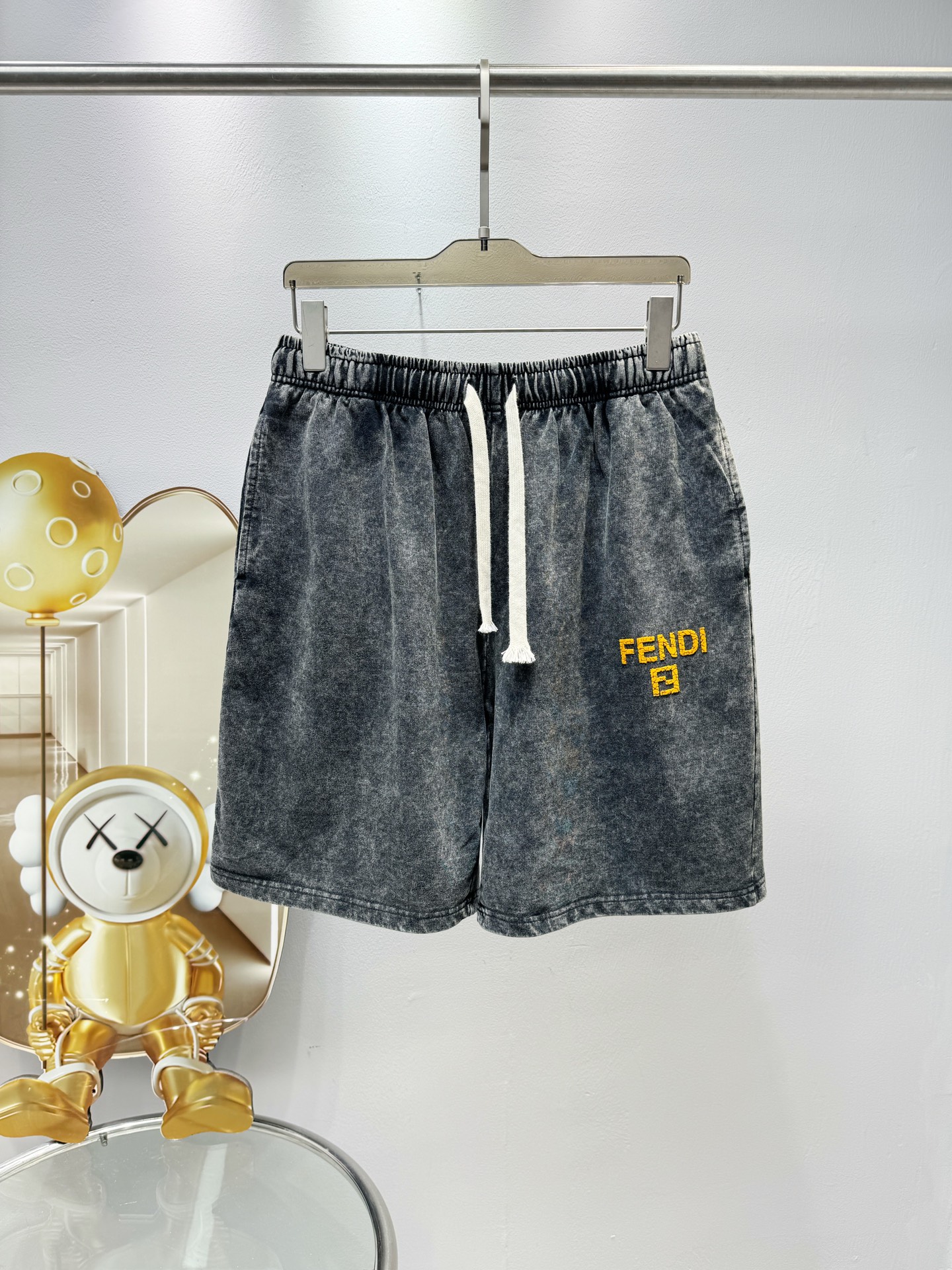NO:454724,Fendi 2025 new style, snowflake pickling and aging, personalized craft pattern making, customized fabric shorts, super good-looking upper body, same style for men and women, S M L XL XXL Five sizes,,fendi, shorts, alexander wang19860909Fendi 2025新款 雪花酸洗做旧 个性工艺图案制作 定制面料短裤 上身超好看 男女同款 S M L XL XXL 五个码,,fendi,shorts,alexander wang,Men's clothing