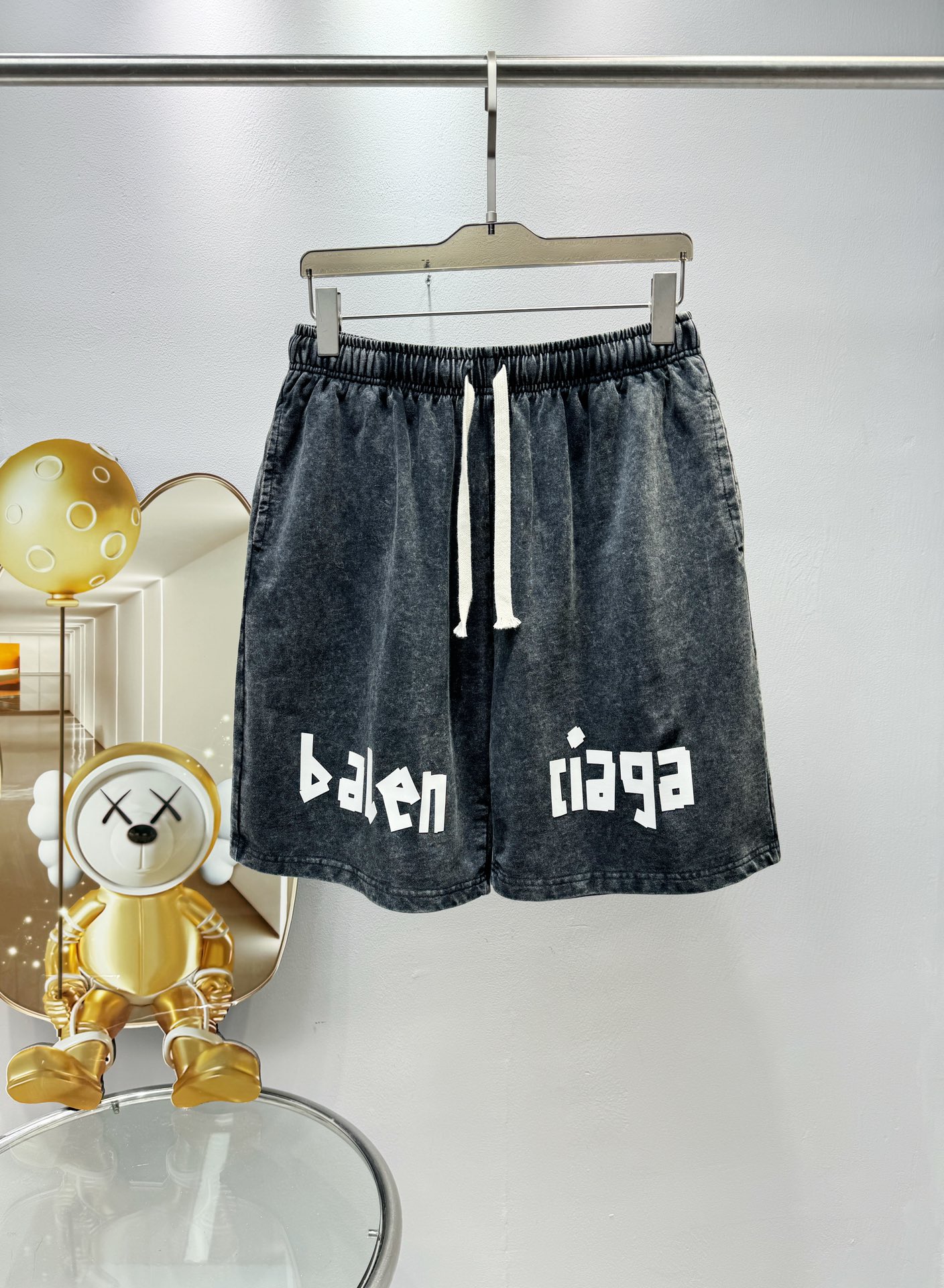 NO:454684,Balenciaga 2025 new style, snowflake pickling and aging, personalized craft pattern making, customized fabric shorts, super good-looking upper body, same style for men and women, S M L XL XXL Five sizes,,balenciaga, shorts,alexander wang19860909Balenciaga 2025新款 雪花酸洗做旧 个性工艺图案制作 定制面料短裤 上身超好看 男女同款 S M L XL XXL 五个码,,balenciaga,shorts,alexander wang,Men's clothing