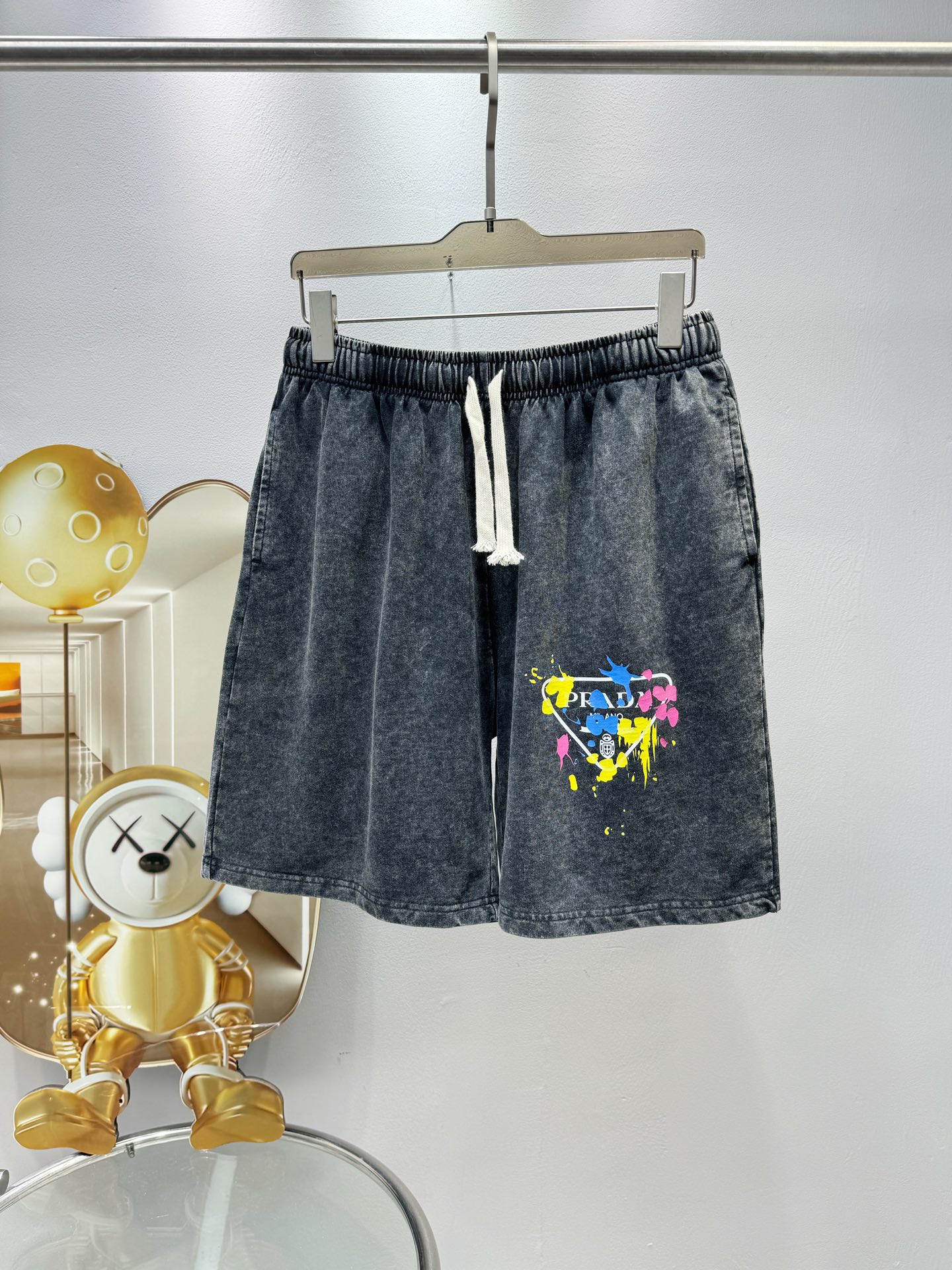 NO:454689,Prada 2025 new model, snowflake pickling and aging, personalized craft pattern making, customized fabric shorts, super beautiful upper body, same style for men and women, S M L XL XXL Five sizes,,prada, shorts,alexander wang19860909Prada 2025新款 雪花酸洗做旧 个性工艺图案制作 定制面料短裤 上身超好看 男女同款 S M L XL XXL 五个码,,prada,shorts,alexander wang,Men's clothing