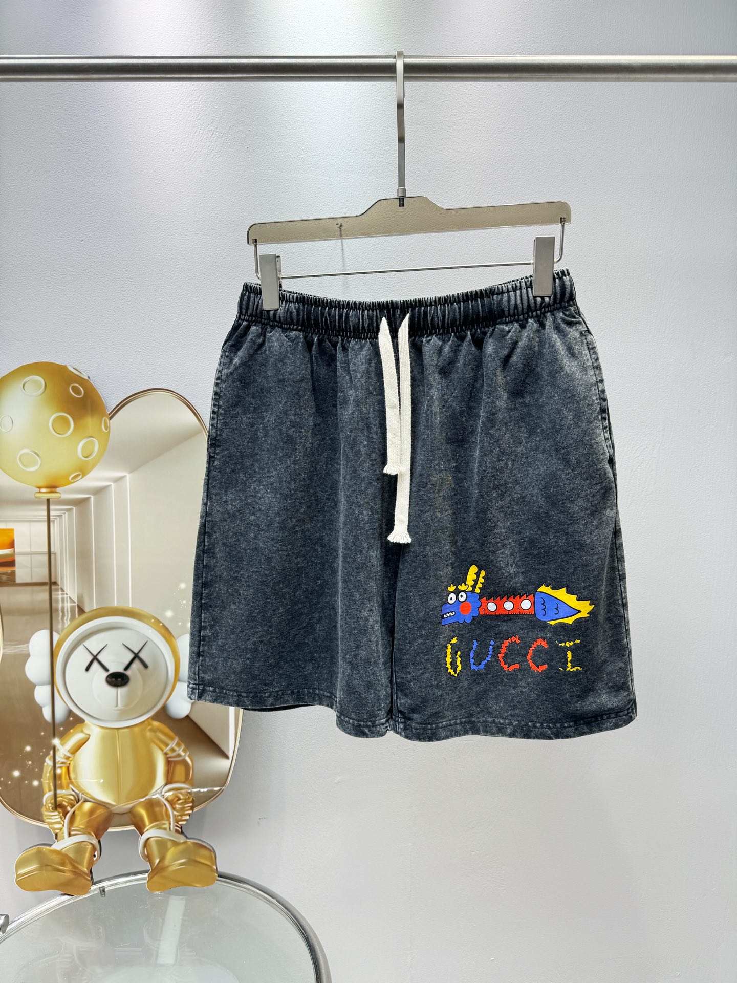 NO:454699,Gucci 2025 new style, snowflake pickling and aging, personalized craft pattern making, customized fabric shorts, super beautiful upper body, same style for men and women, S M L XL XXL Five sizes,,gucci, shorts,alexander wang19860909Gucci 2025新款 雪花酸洗做旧 个性工艺图案制作 定制面料短裤 上身超好看 男女同款 S M L XL XXL 五个码,,gucci,shorts,alexander wang,Men's clothing