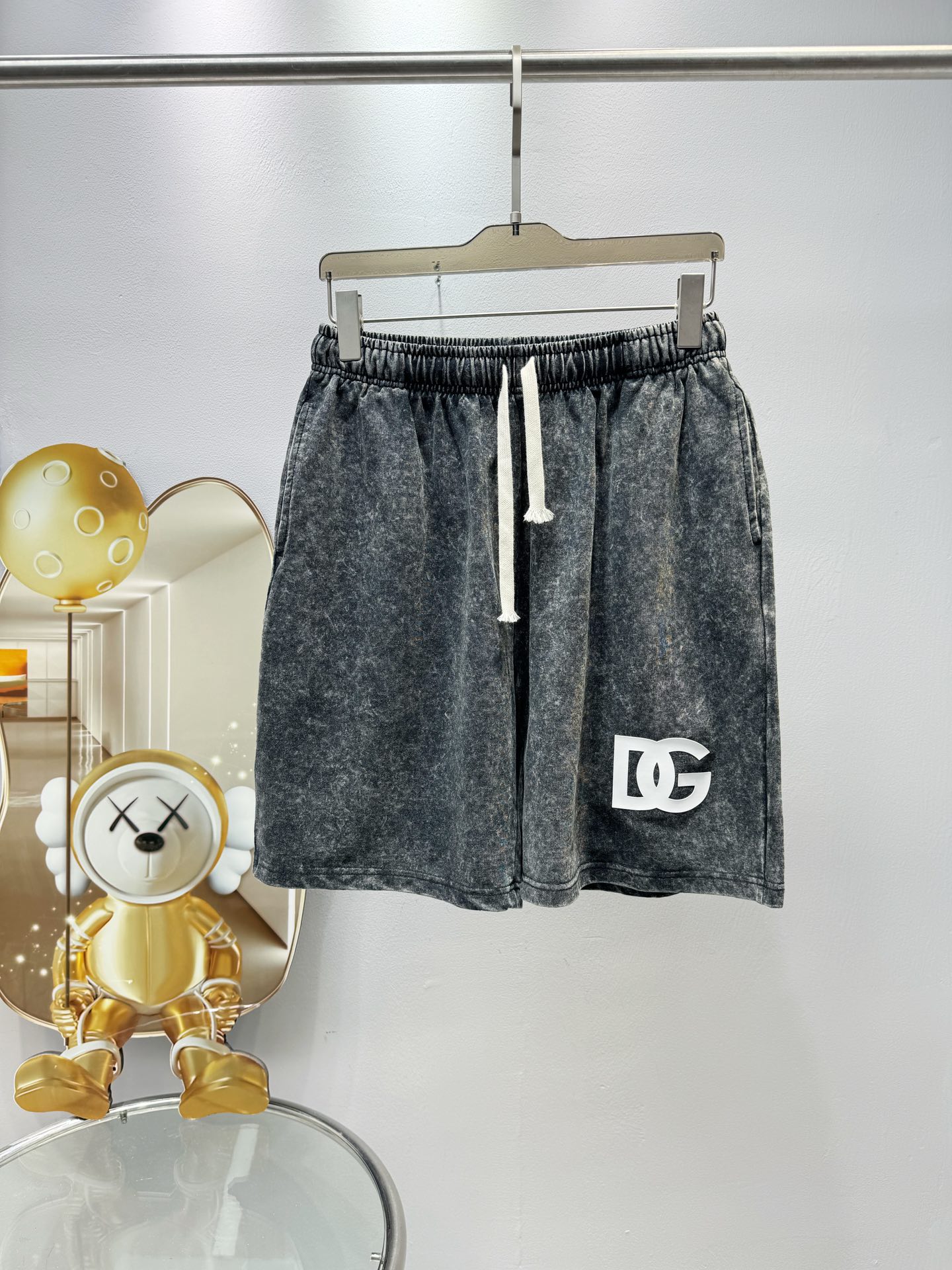 NO:454672,DR 2025 new model snowflake pickling and aging, personalized craft pattern making, customized fabric shorts, super good-looking upper body, same style for men and women, S M L XL XXL five codes, shorts, alexander wang19860909DR 2025新款 雪花酸洗做旧 个性工艺图案制作 定制面料短裤 上身超好看 男女同款 S M L XL XXL 五个码,,shorts,alexander wang,Men's clothing
