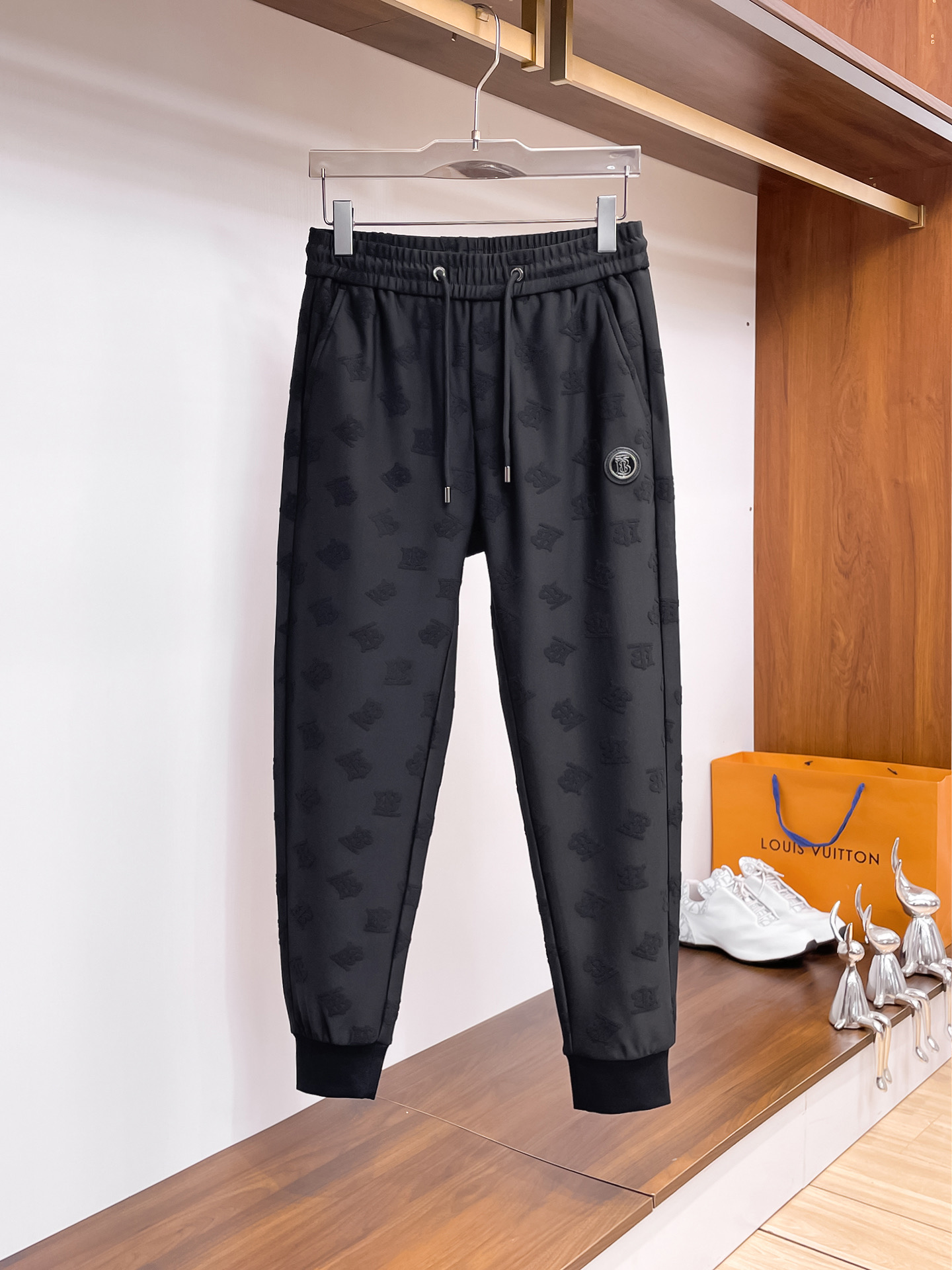 NO:513425,Burberry 25-year new autumn and winter casual pants, size 28-36, burberry, alexander wang19860909Burberry 巴保莉 25年新款秋冬休闲裤 码数28-36,,burberry,alexander wang,Men's clothing