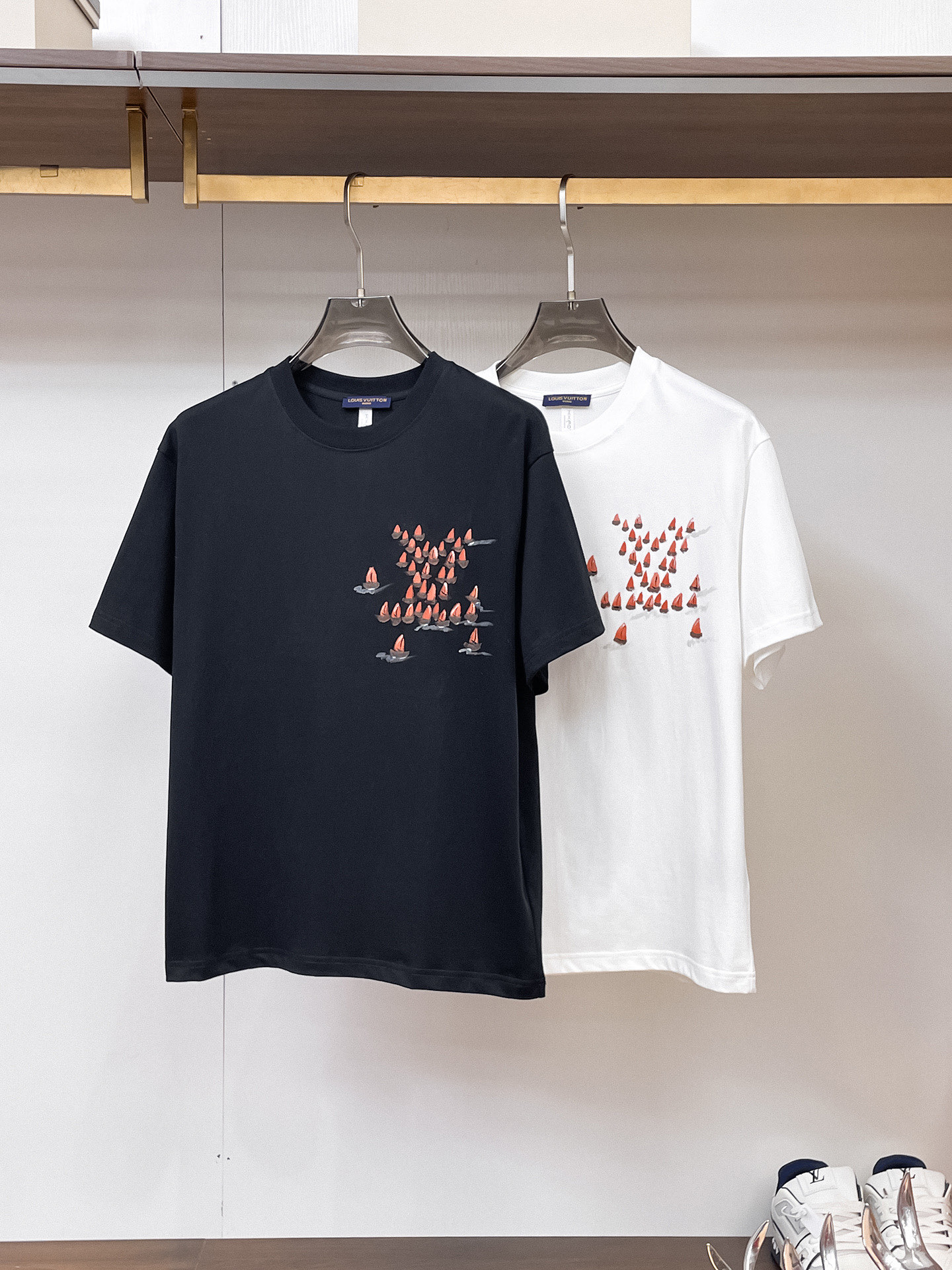 NO:910196,1V 2026 new summer style, pure hand-painted craftsmanship, short-sleeved T-shirt, customized fabric 280g, same style for men and women, color black, white, size: S M L XL XXL five sizes, T-shirt, tees, t-shirt,198609091V 2026夏季新款 纯手绘工艺 短袖T恤 定制面料280g 男女同款 颜色黑色 白色 尺码:S M L XL XXL 五个码,,T-shirt,tees，t-shirt,,Men's clothing