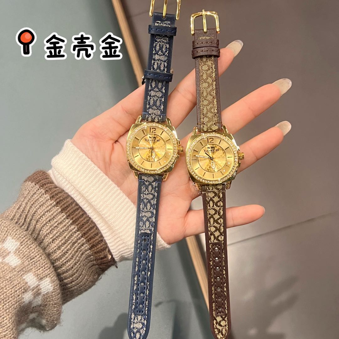 ❤️250包邮/原单代购级别
对版指针，高品质！
🔥蔻驰Coach时尚简约气质高雅轻奢老花经典款石英女表，34mm表径，老花牛皮表带，美到爆，宝宝们可力推请认准品质！秒杀所有市场货！
