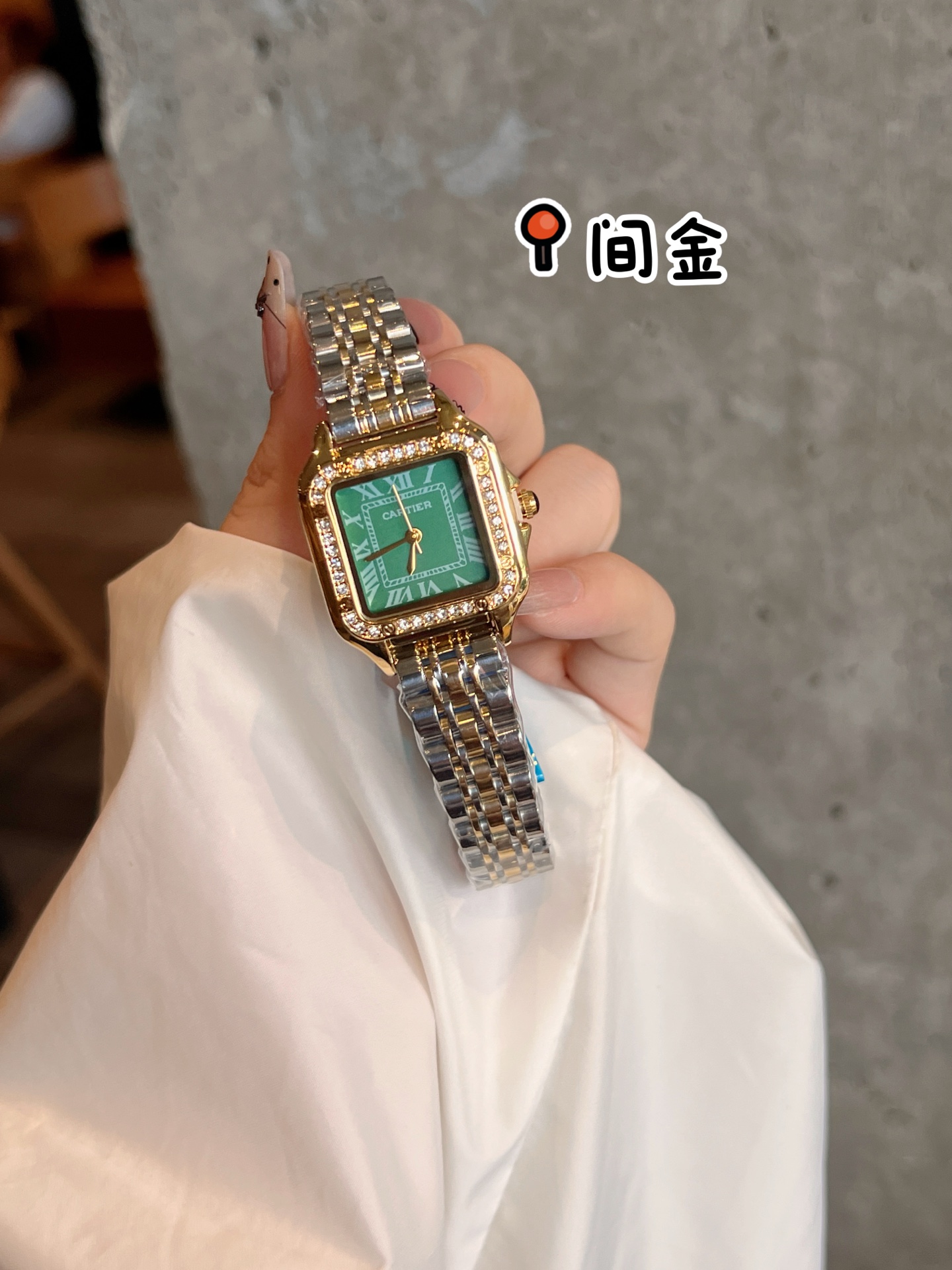 ❤️250包邮/原单代购级别
卡地亚 ⌚️猎豹手表，新款 无刻度面  华丽而不羁，是Panthère de Cartier猎豹所传达的美学风格。它线条流畅，魅惑动人，柔软服帖于腕间，宛若在肌肤上翩翩起舞。独特的造型彰显成熟优雅、自信动人的女性形象。