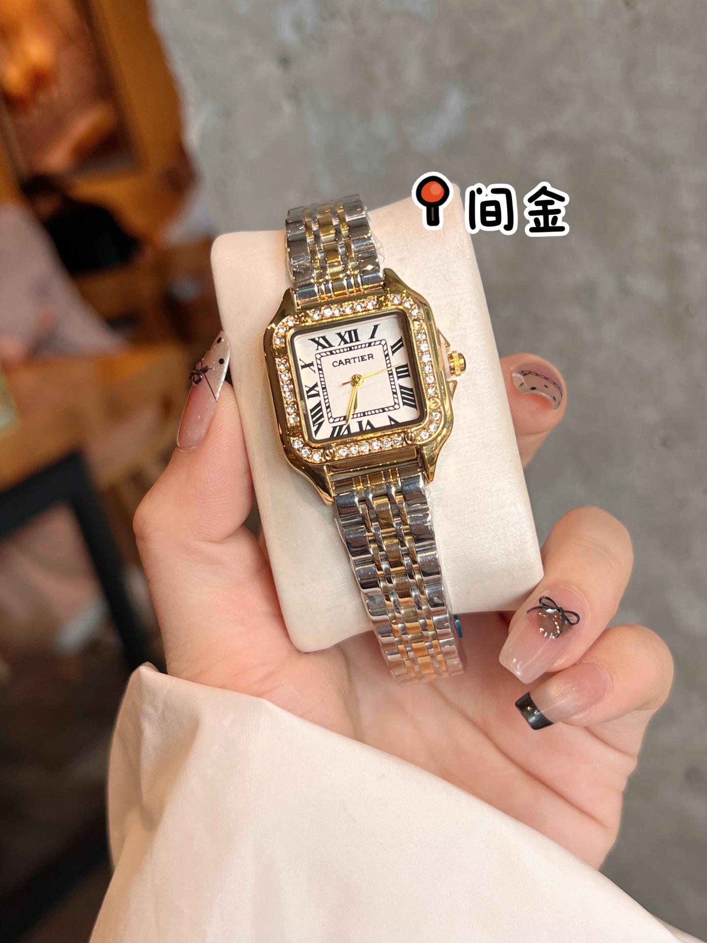 ❤️250包邮/原单代购级别
卡地亚 ⌚️猎豹手表，新款 无刻度面  华丽而不羁，是Panthère de Cartier猎豹所传达的美学风格。它线条流畅，魅惑动人，柔软服帖于腕间，宛若在肌肤上翩翩起舞。独特的造型彰显成熟优雅、自信动人的女性形象。