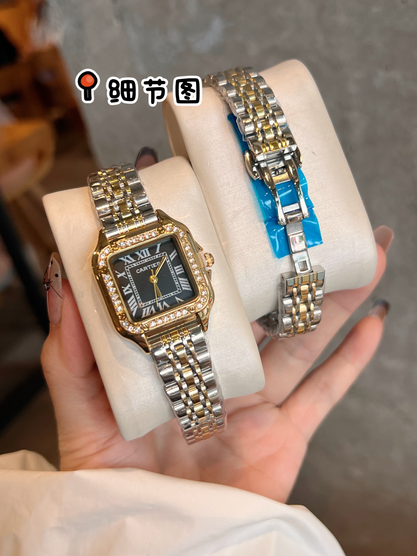 ❤️250包邮/原单代购级别
卡地亚 ⌚️猎豹手表，新款 无刻度面  华丽而不羁，是Panthère de Cartier猎豹所传达的美学风格。它线条流畅，魅惑动人，柔软服帖于腕间，宛若在肌肤上翩翩起舞。独特的造型彰显成熟优雅、自信动人的女性形象。