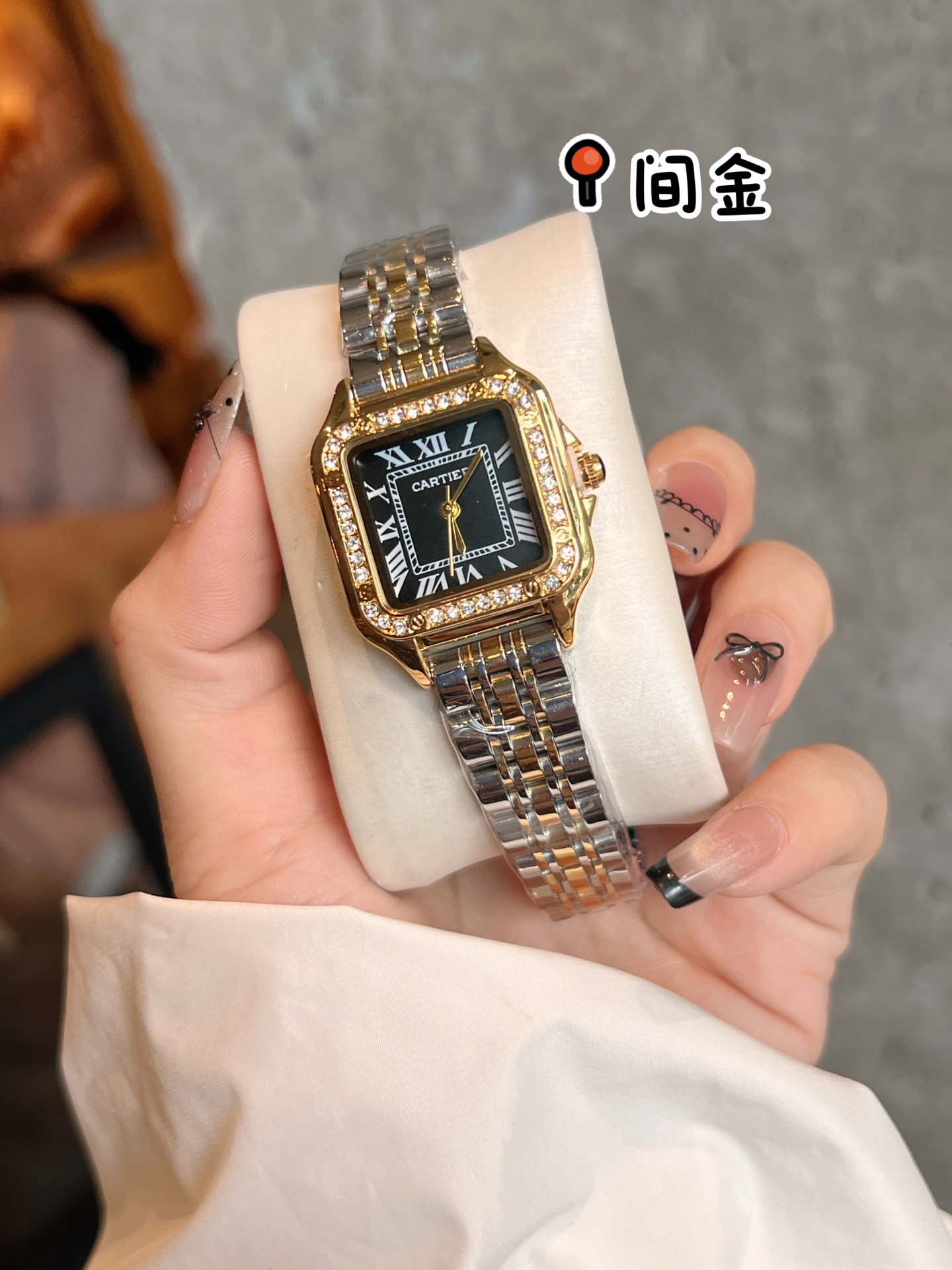❤️250包邮/原单代购级别
卡地亚 ⌚️猎豹手表，新款 无刻度面  华丽而不羁，是Panthère de Cartier猎豹所传达的美学风格。它线条流畅，魅惑动人，柔软服帖于腕间，宛若在肌肤上翩翩起舞。独特的造型彰显成熟优雅、自信动人的女性形象。