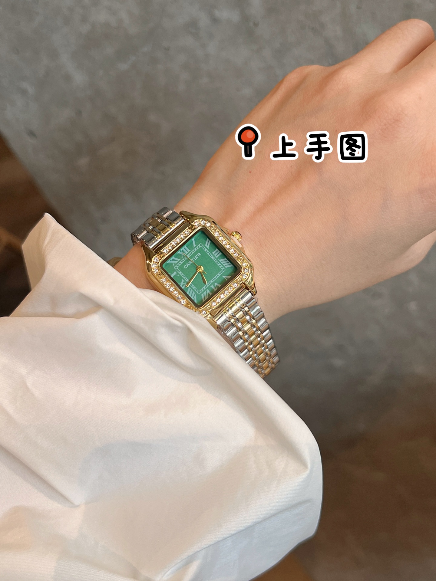 ❤️250包邮/原单代购级别
卡地亚 ⌚️猎豹手表，新款 无刻度面  华丽而不羁，是Panthère de Cartier猎豹所传达的美学风格。它线条流畅，魅惑动人，柔软服帖于腕间，宛若在肌肤上翩翩起舞。独特的造型彰显成熟优雅、自信动人的女性形象。