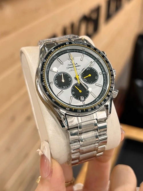 Omega Speedmaster Men's Watch - Stainless Steel, Quartz Movement, 40mm Diameter 1 Omega Speedmaster Men's Watch - Stainless Steel, Quartz Movement, 40mm Diameter