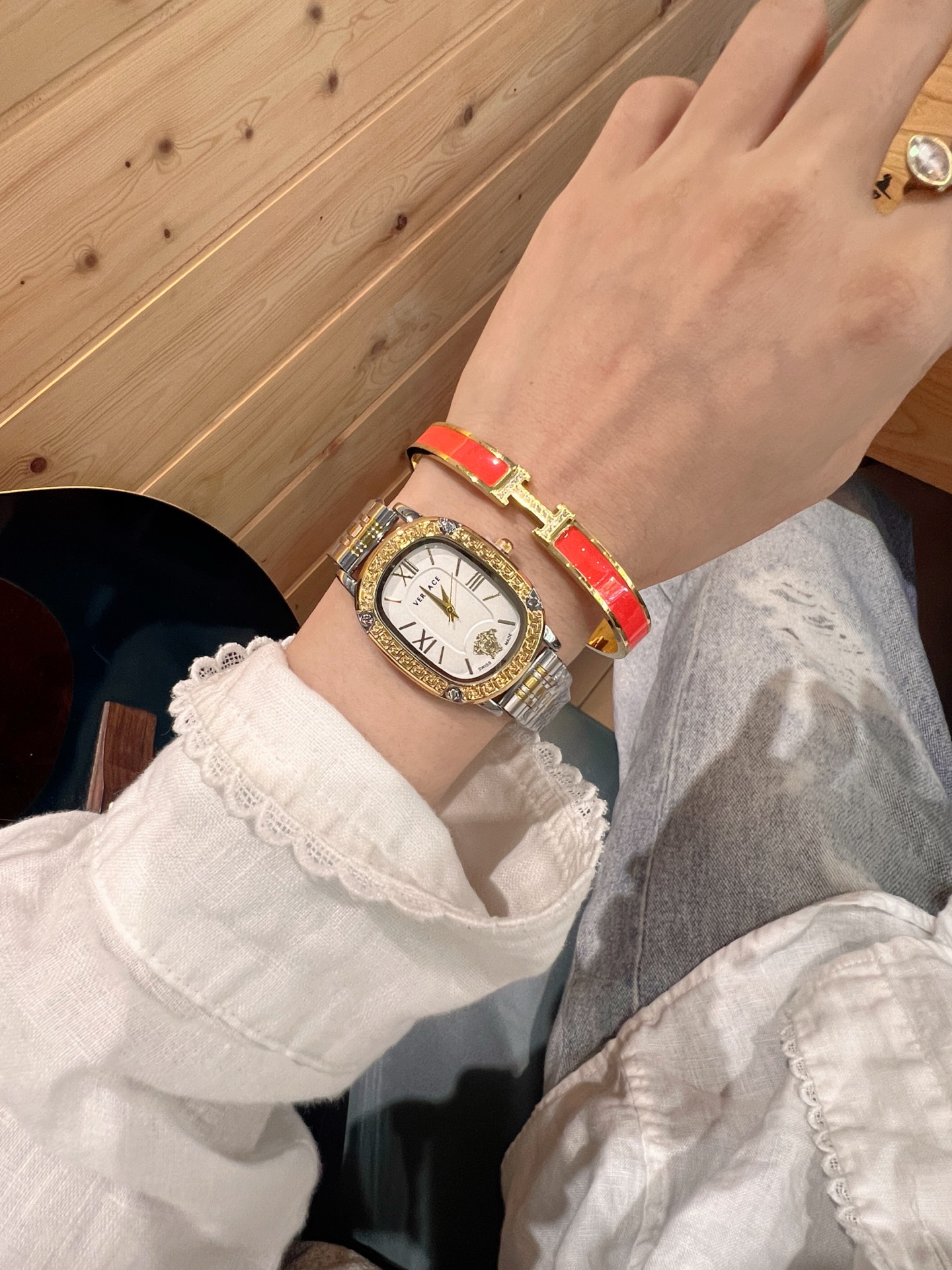 💰60 范思哲 搭配品牌标志性的美杜莎、图案作为主要的