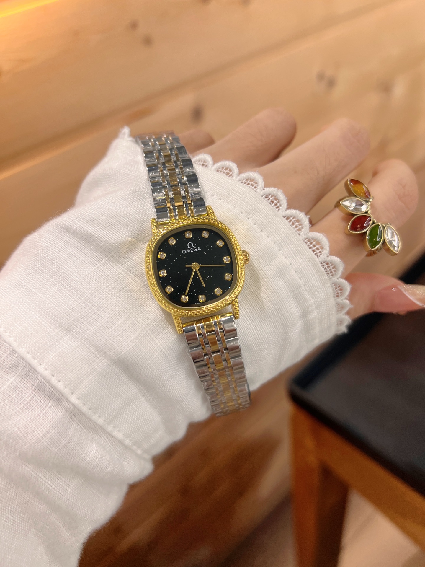 💰65
欧米伽经典款石英手表，进口石英机芯，精钢材质表