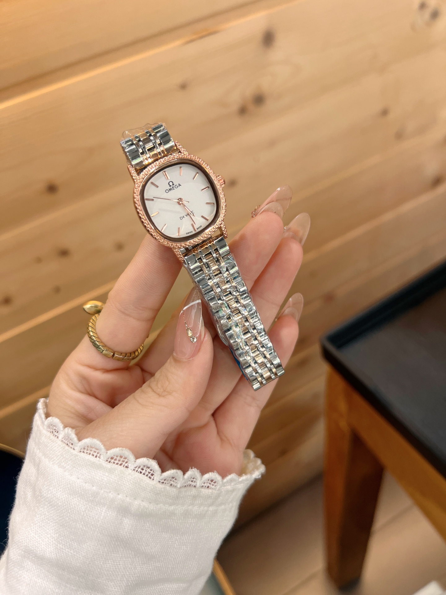 💰65
欧米伽经典款石英手表，进口石英机芯，精钢材质表