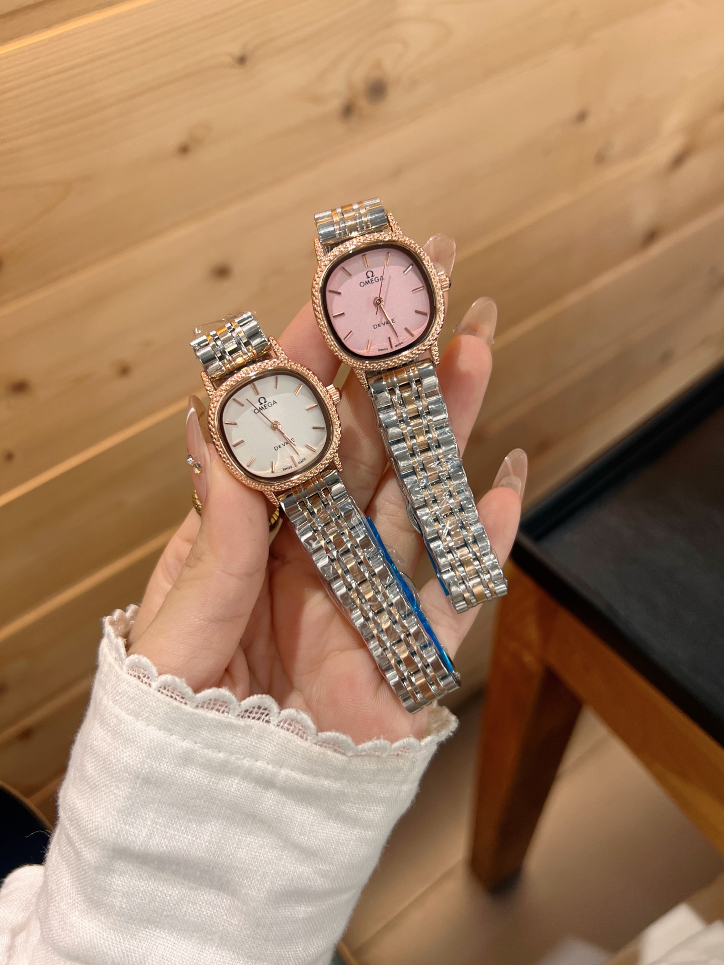 💰65
欧米伽经典款石英手表，进口石英机芯，精钢材质表