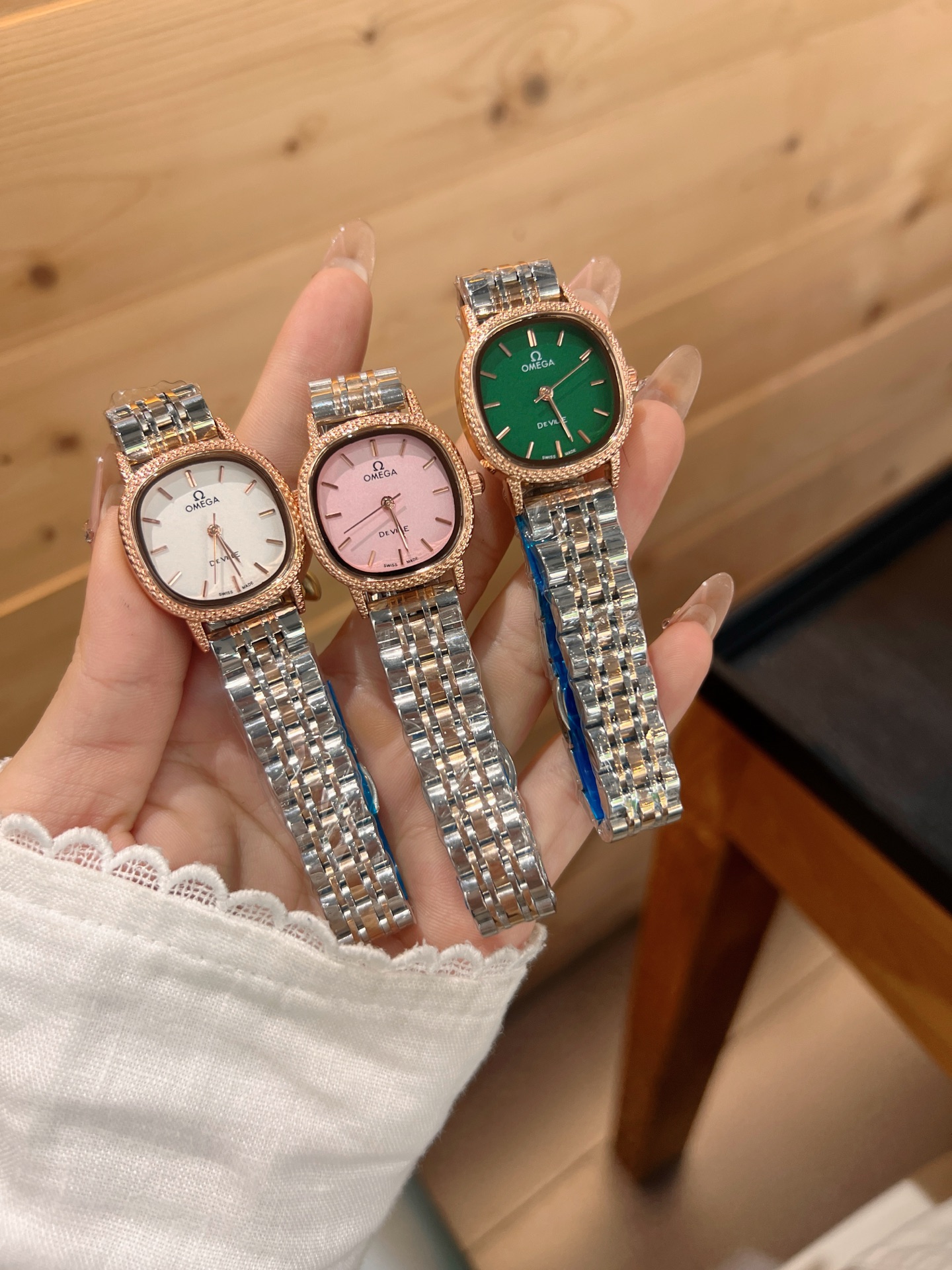 💰65
欧米伽经典款石英手表，进口石英机芯，精钢材质表