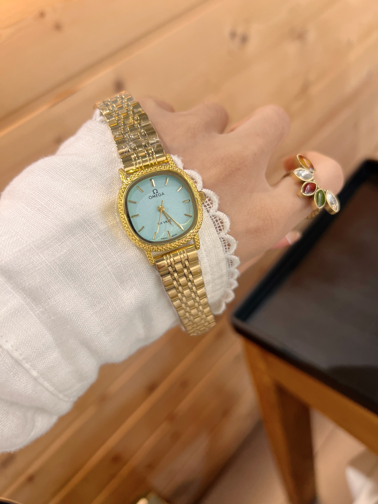 💰65
欧米伽经典款石英手表，进口石英机芯，精钢材质表